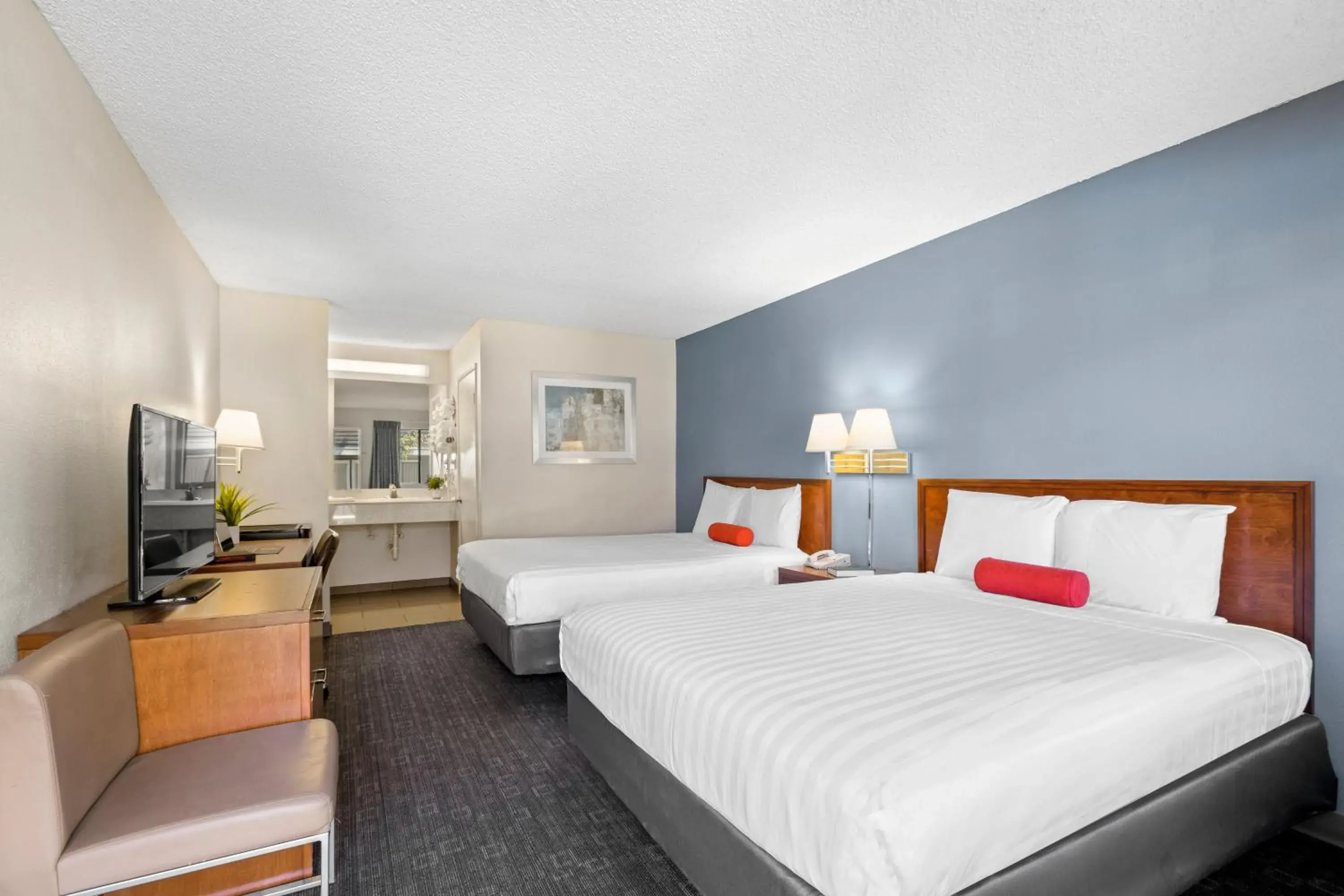 Photo of the whole room, Bed in Good Nite Inn Calabasas Photo of the whole room, Bed in Good Nite Inn Calabasas