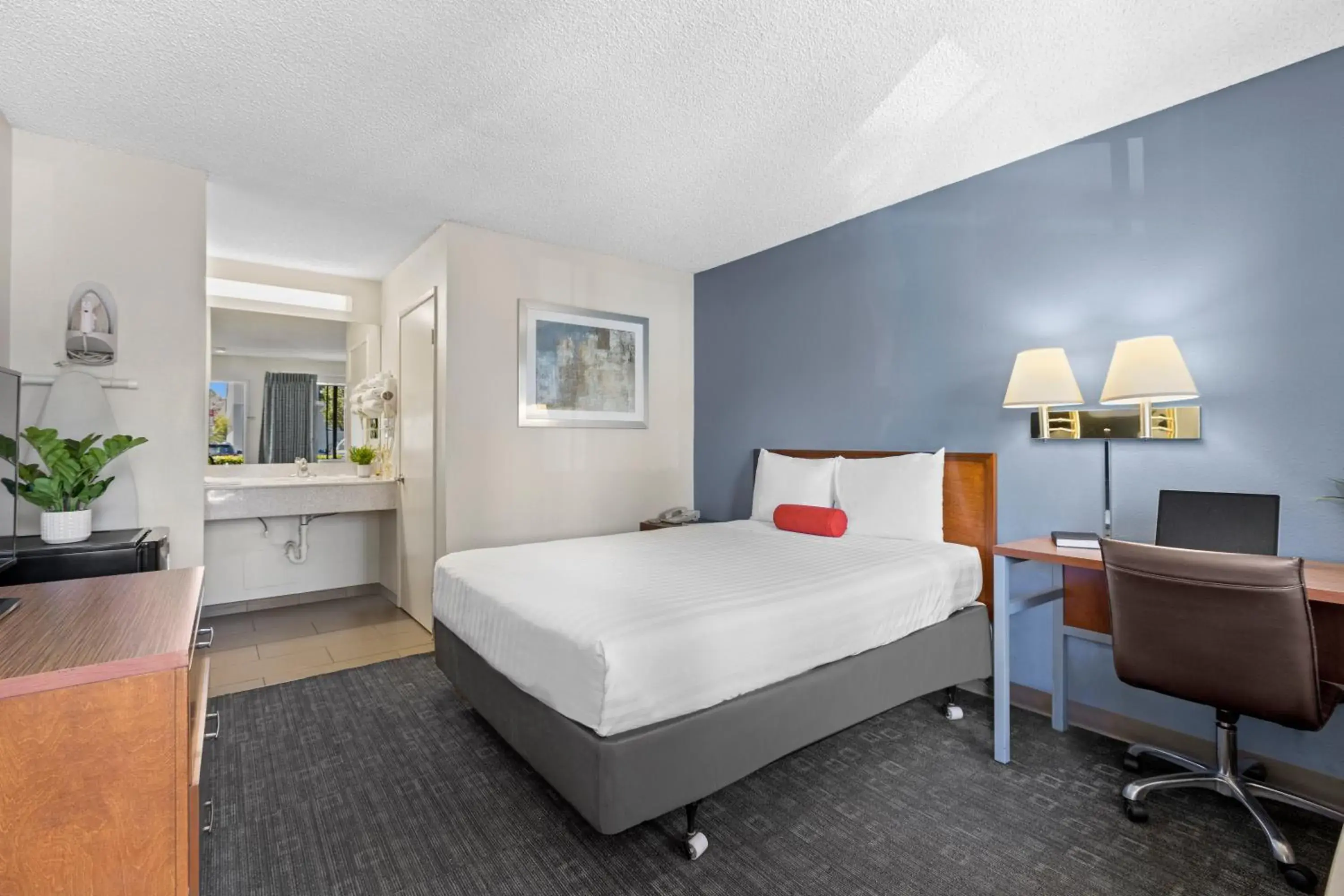 Photo of the whole room, Bed in Good Nite Inn Calabasas Photo of the whole room, Bed in Good Nite Inn Calabasas