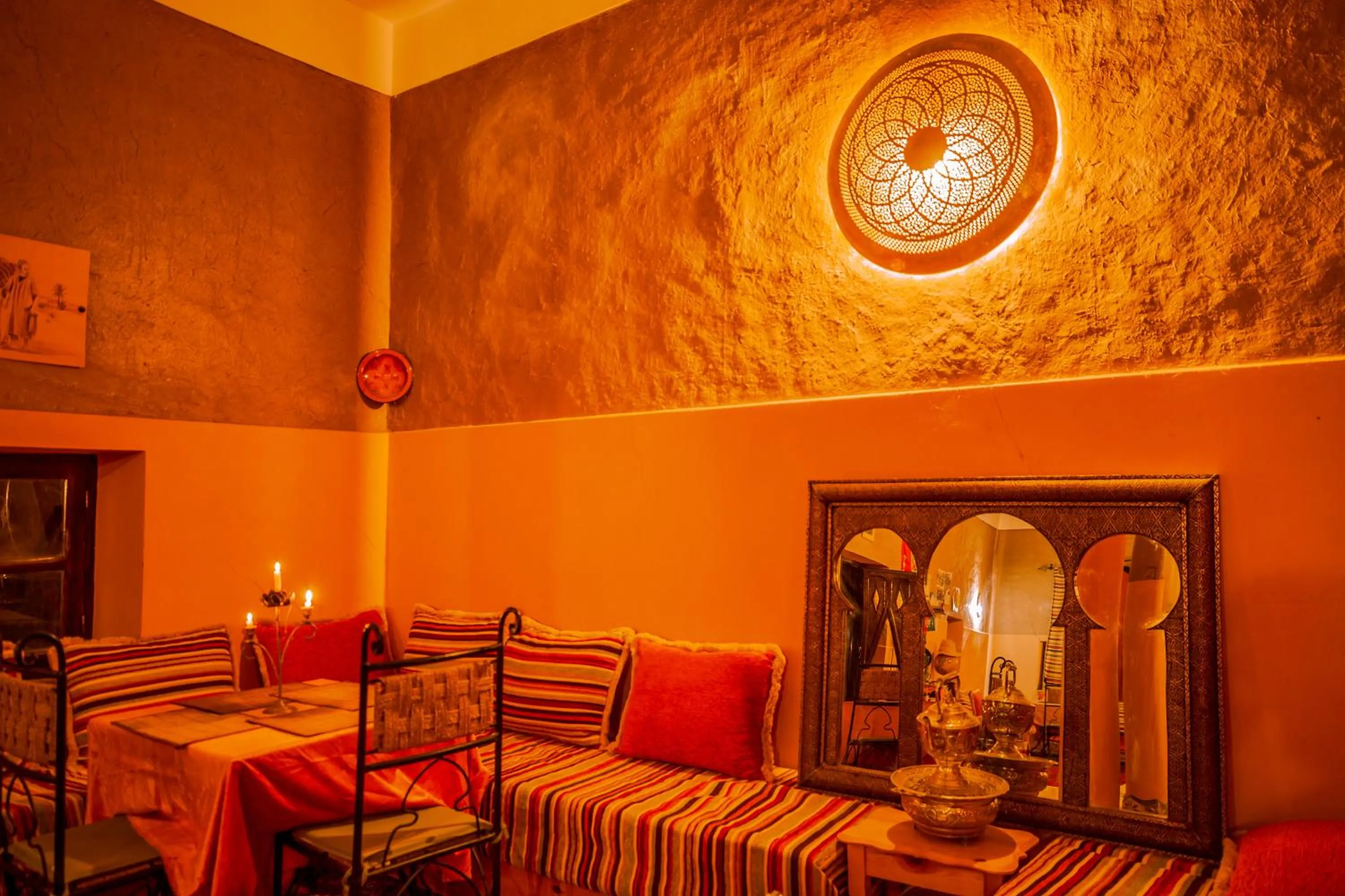 Restaurant/places to eat in Takojt