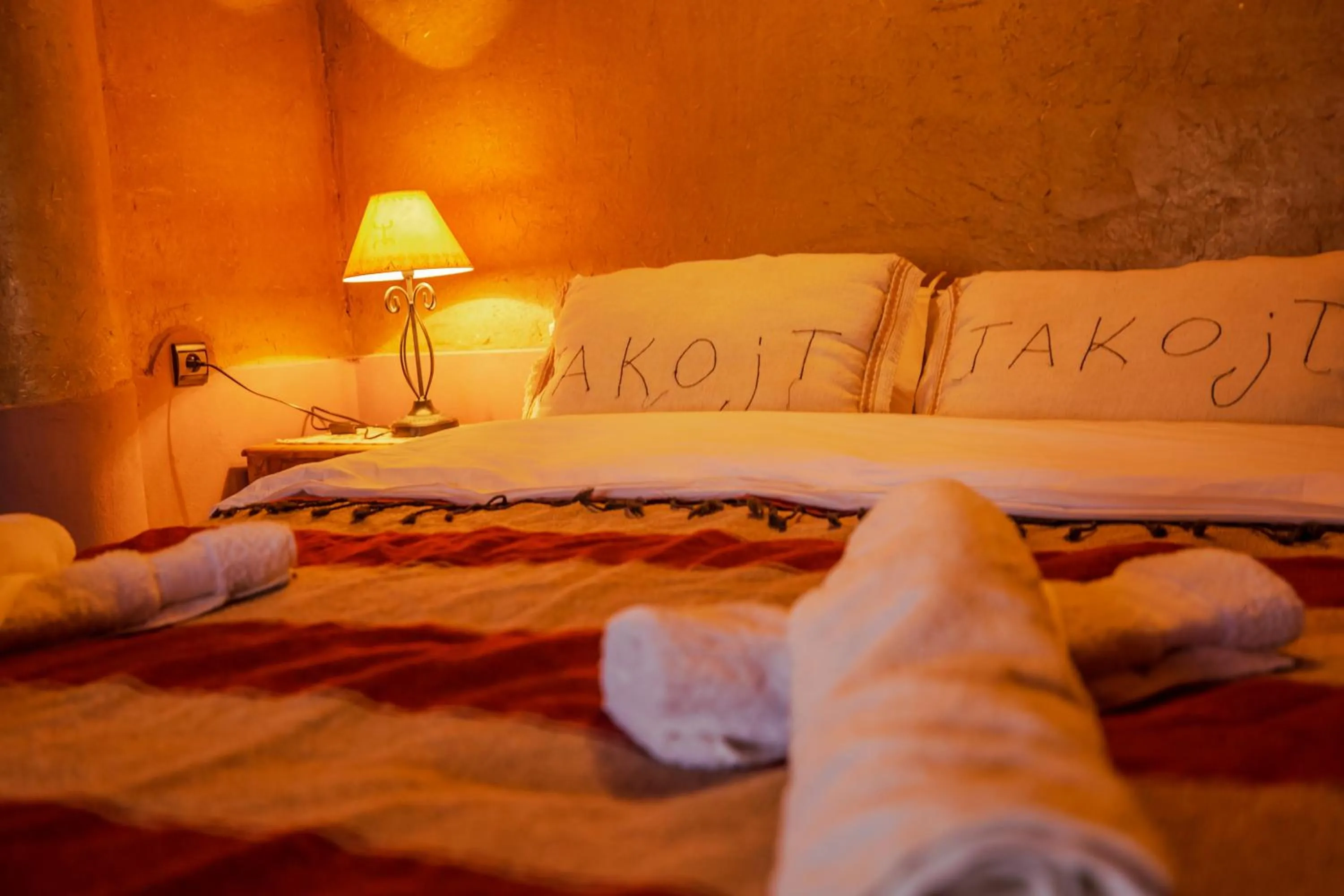 Bed in Takojt