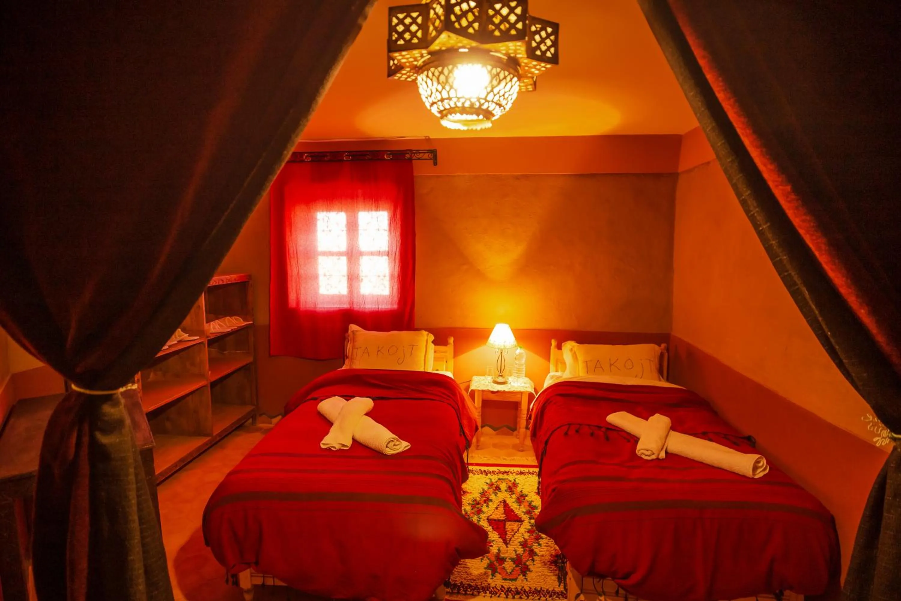 Bed in Takojt