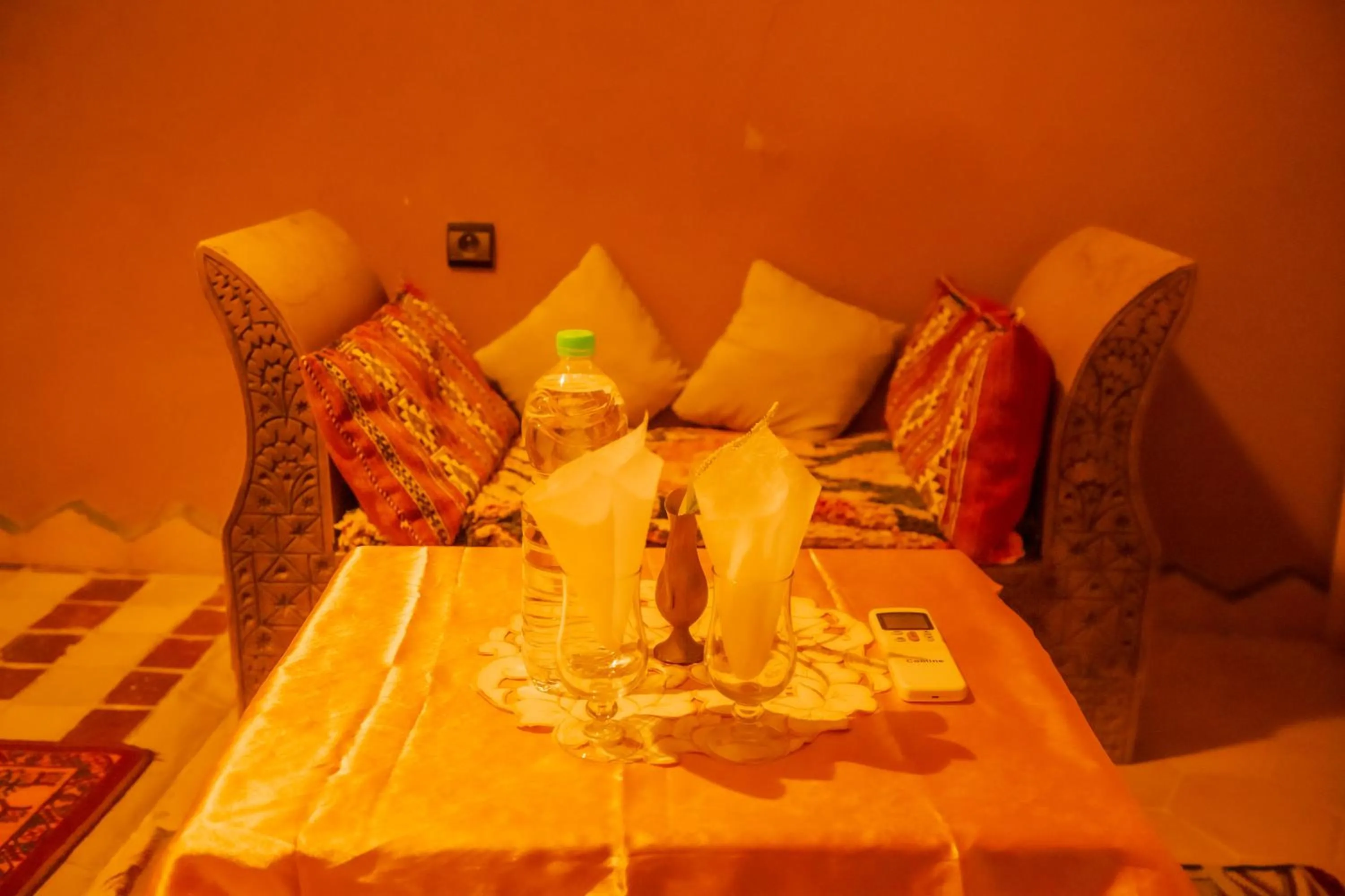Photo of the whole room in Takojt