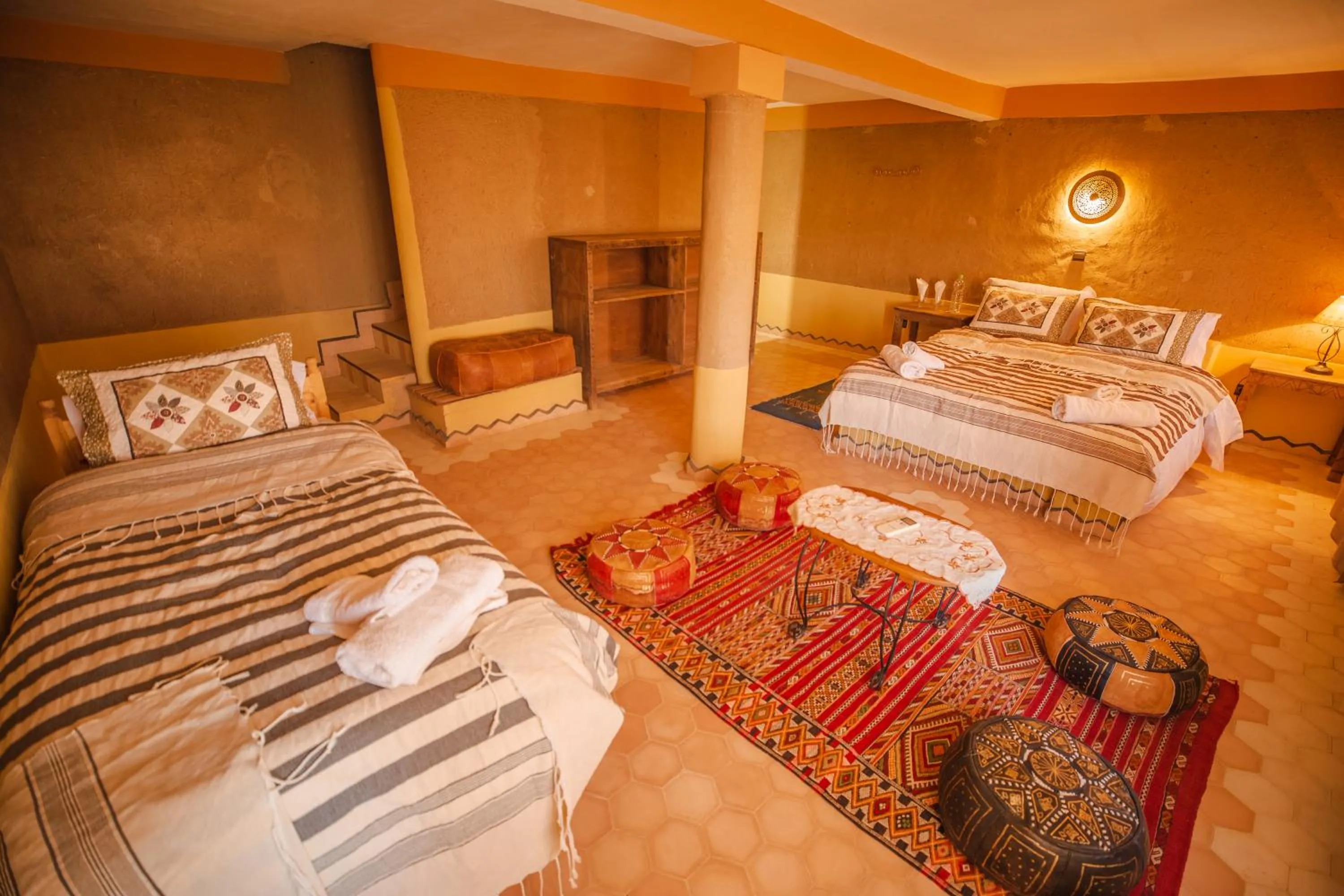 Photo of the whole room, Bed in Takojt