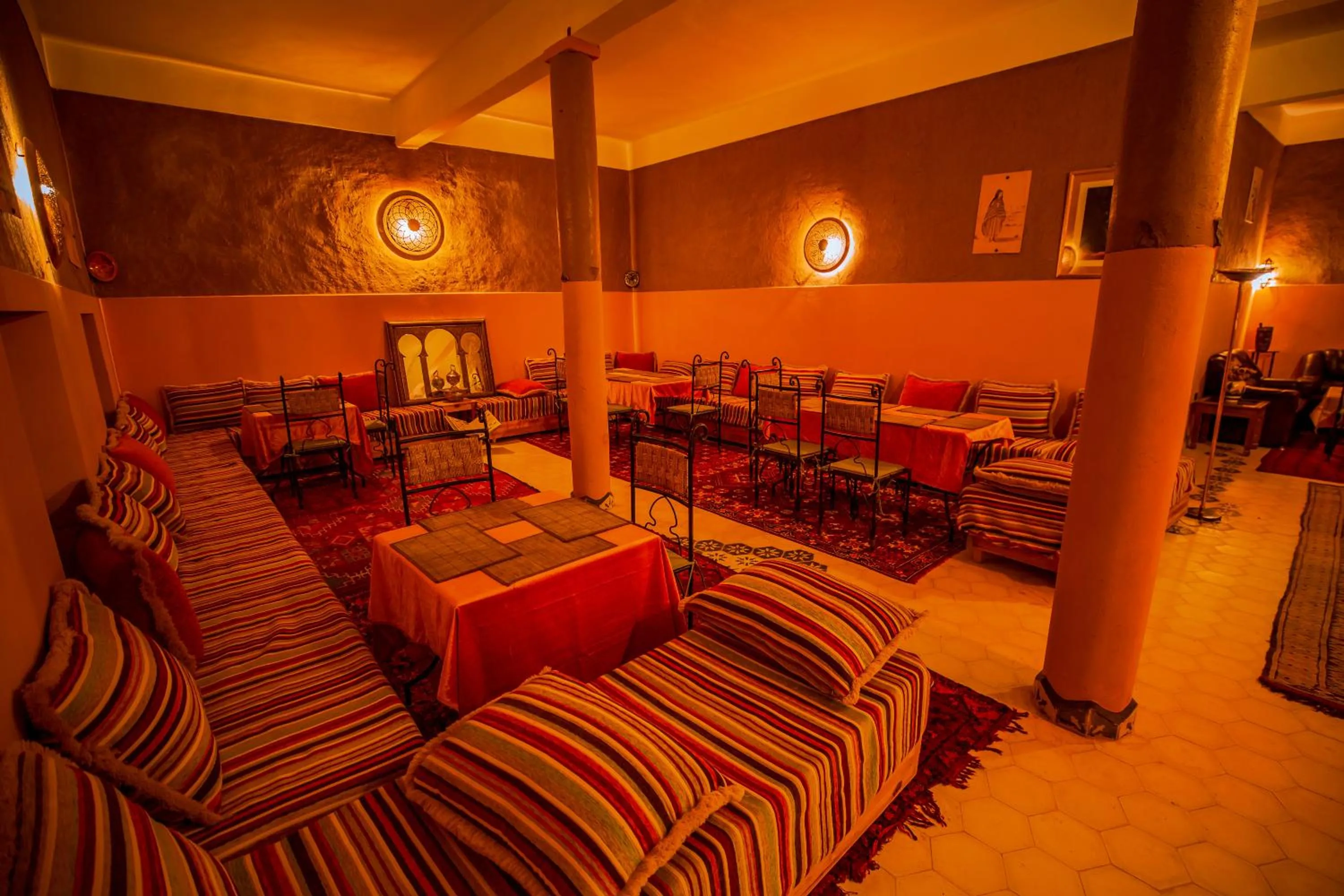 Restaurant/places to eat in Takojt