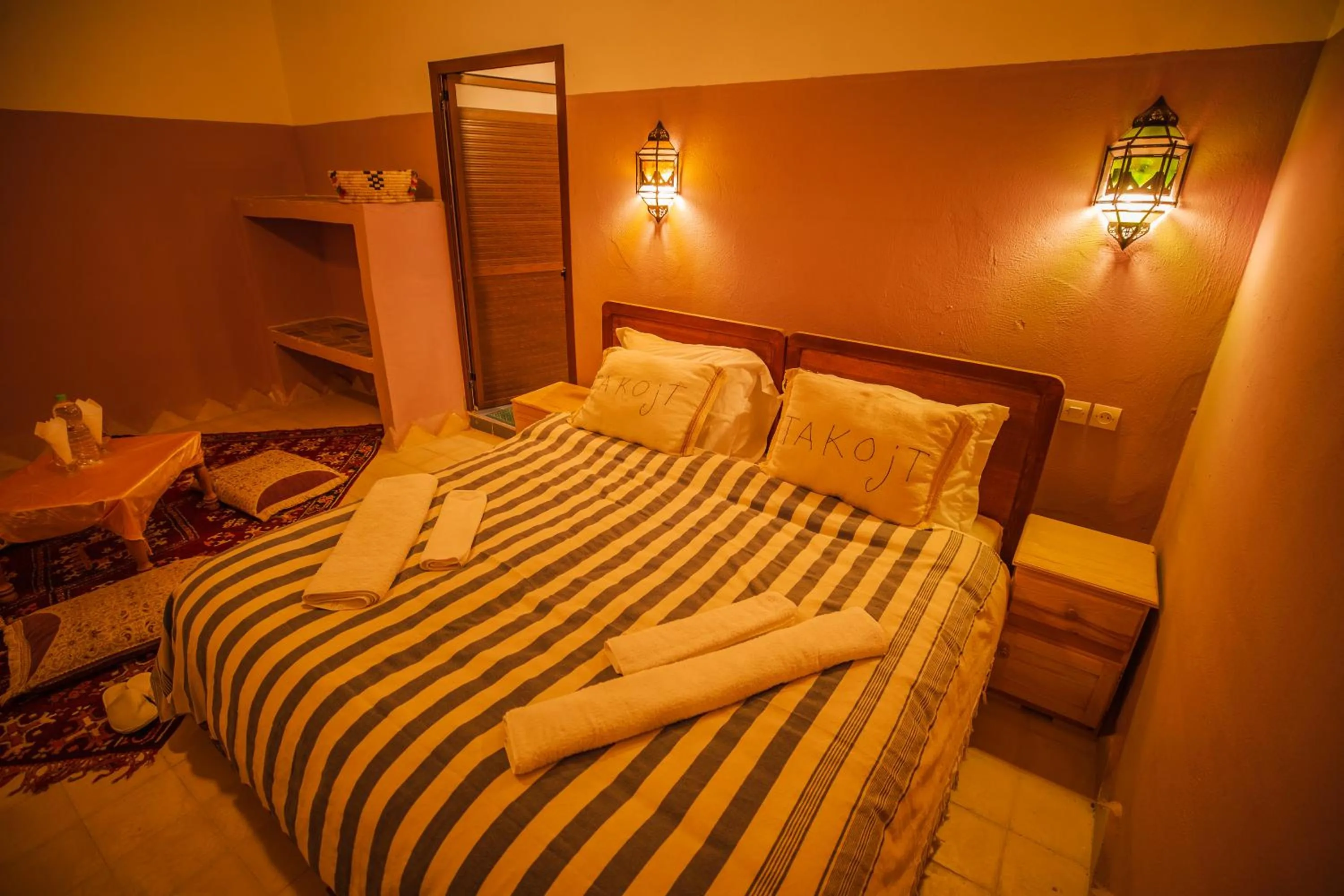Bed in Takojt