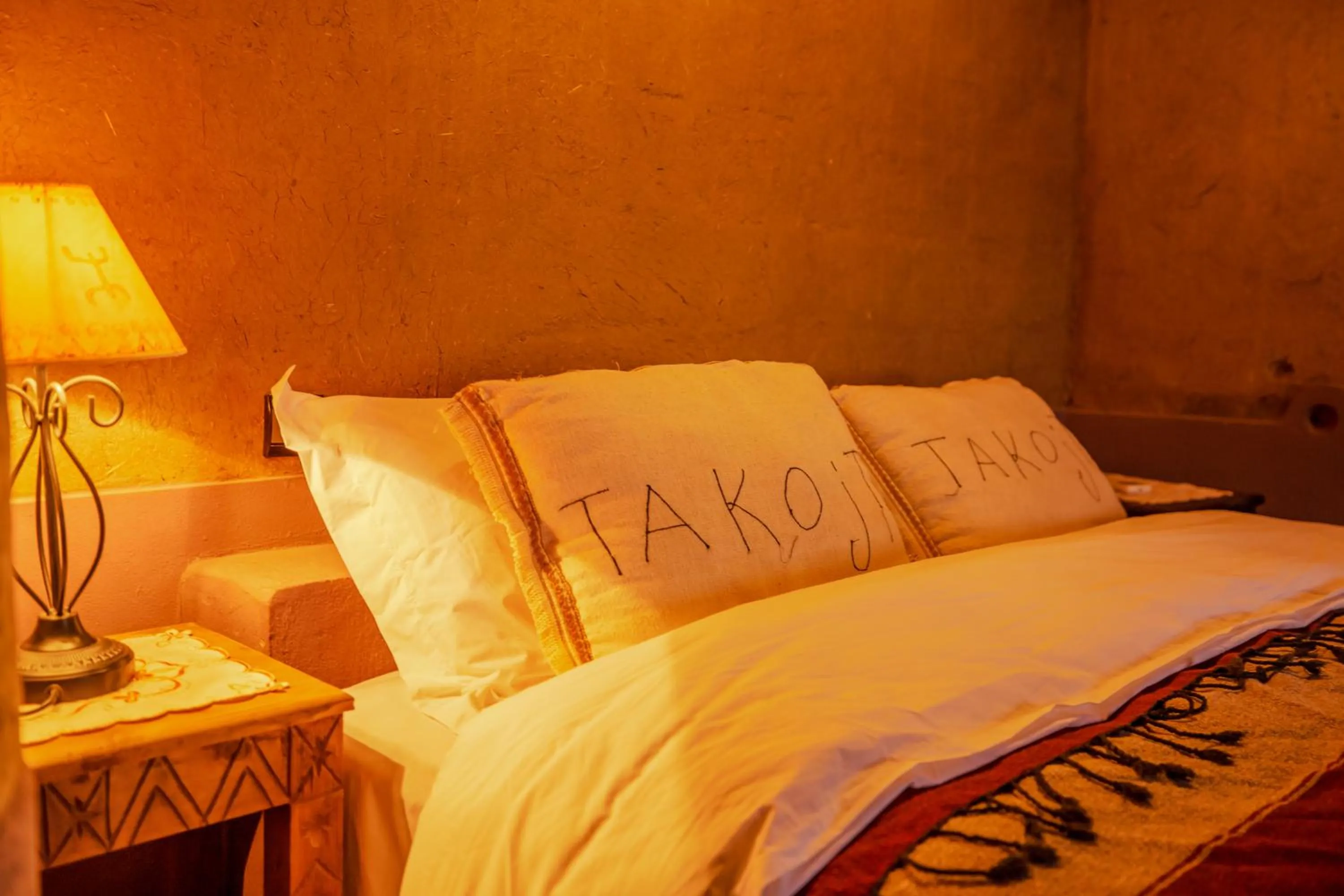 Bed in Takojt