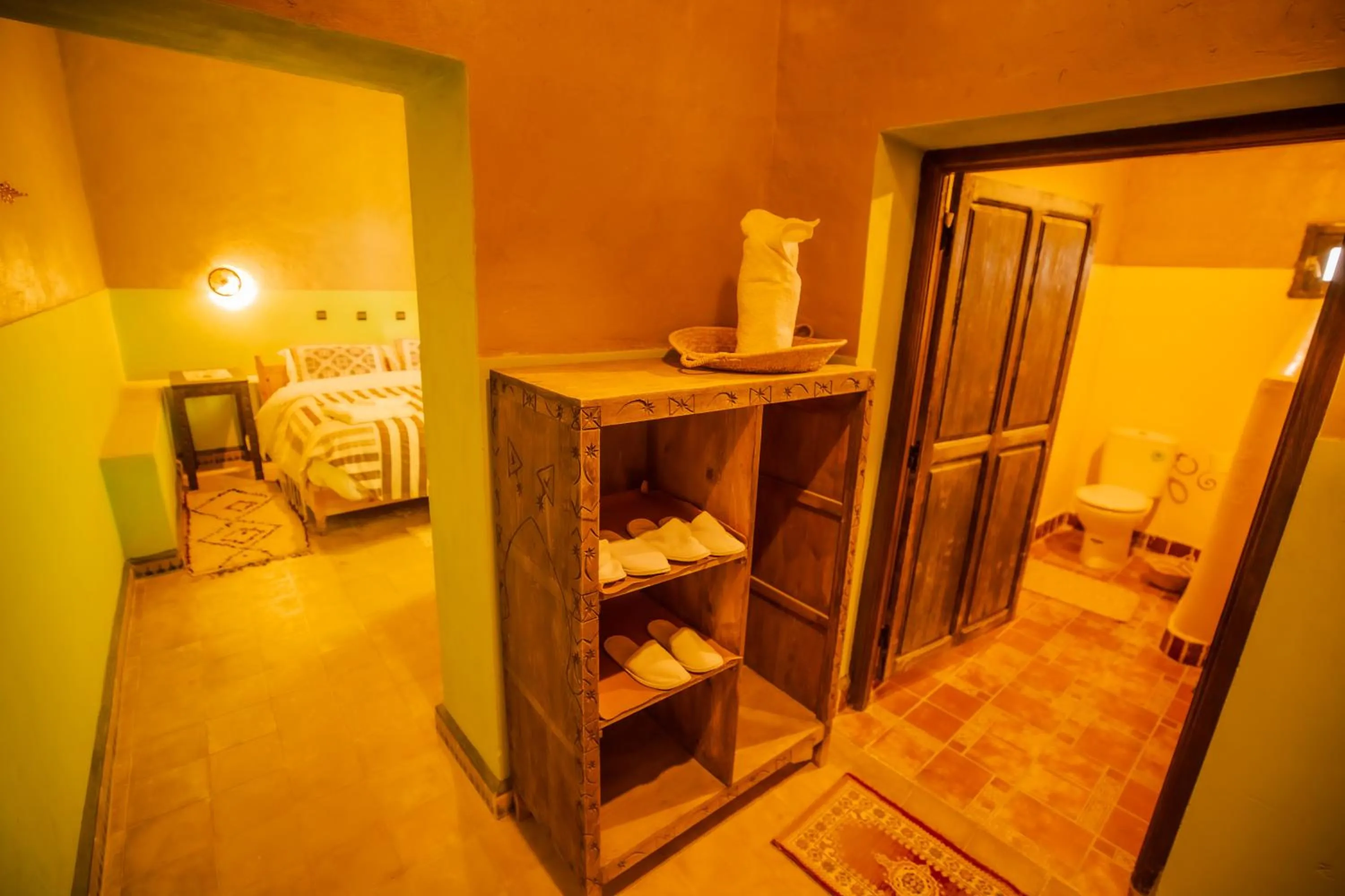 Bathroom, Bed in Takojt