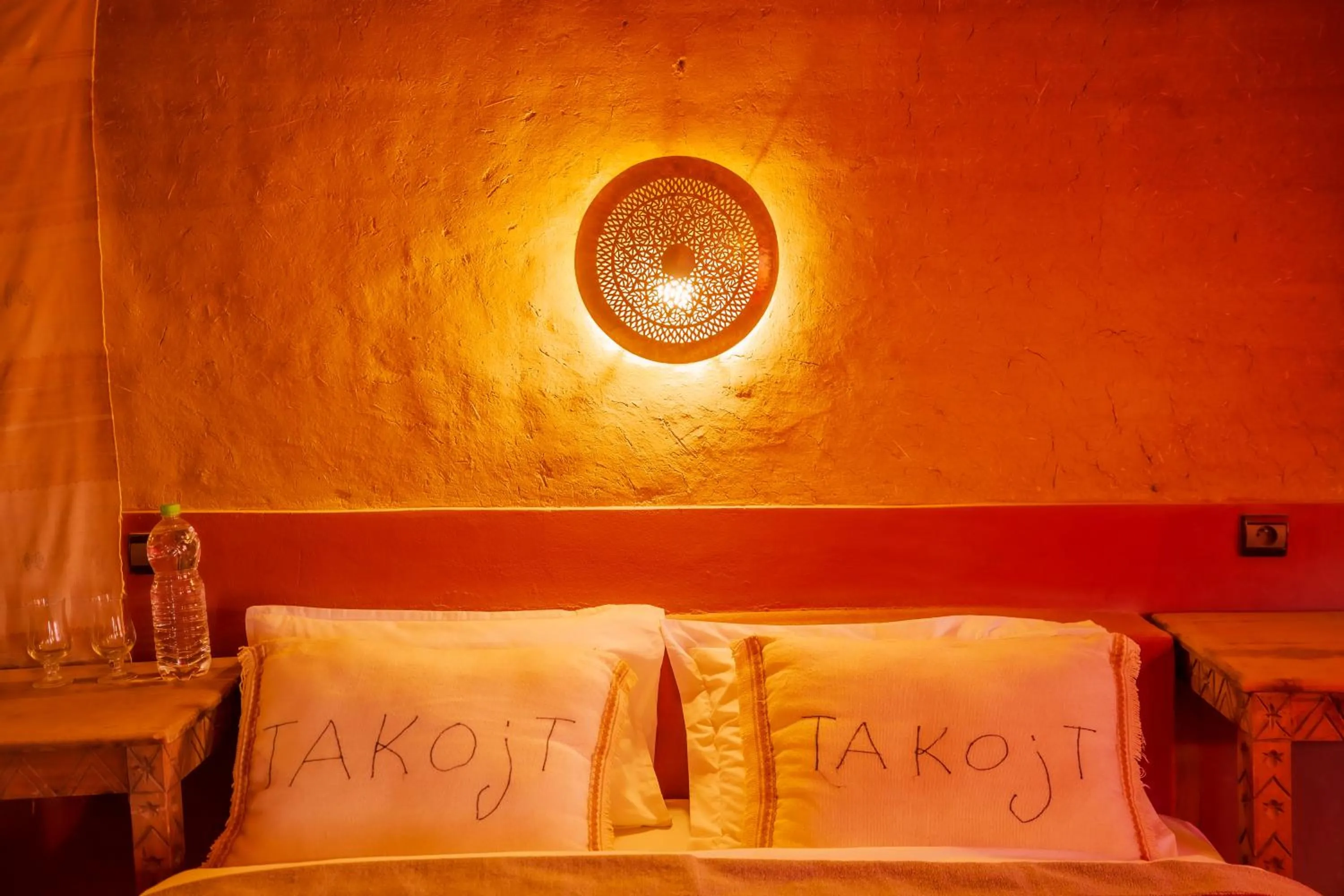 Bed in Takojt