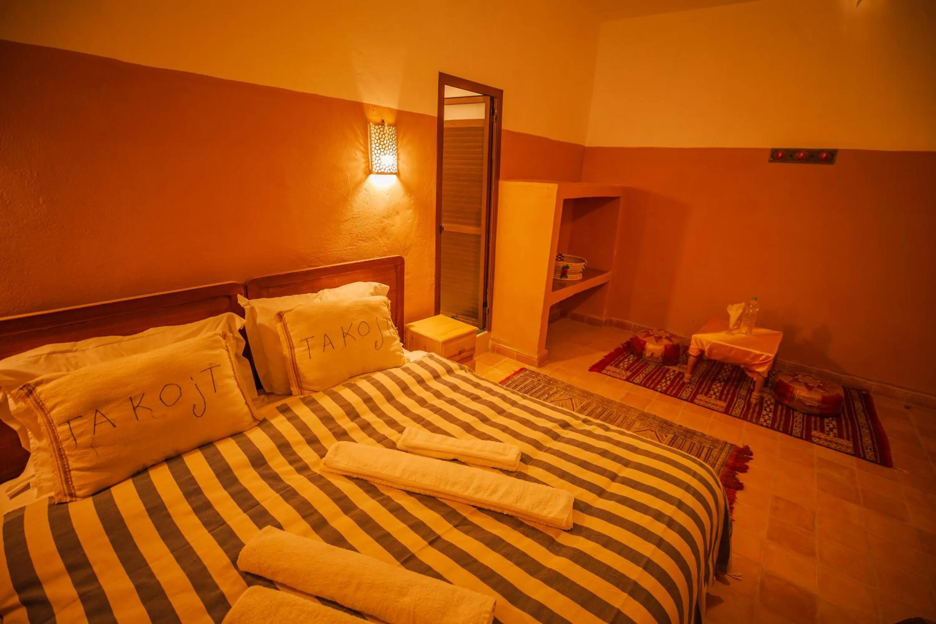 Bed in Takojt