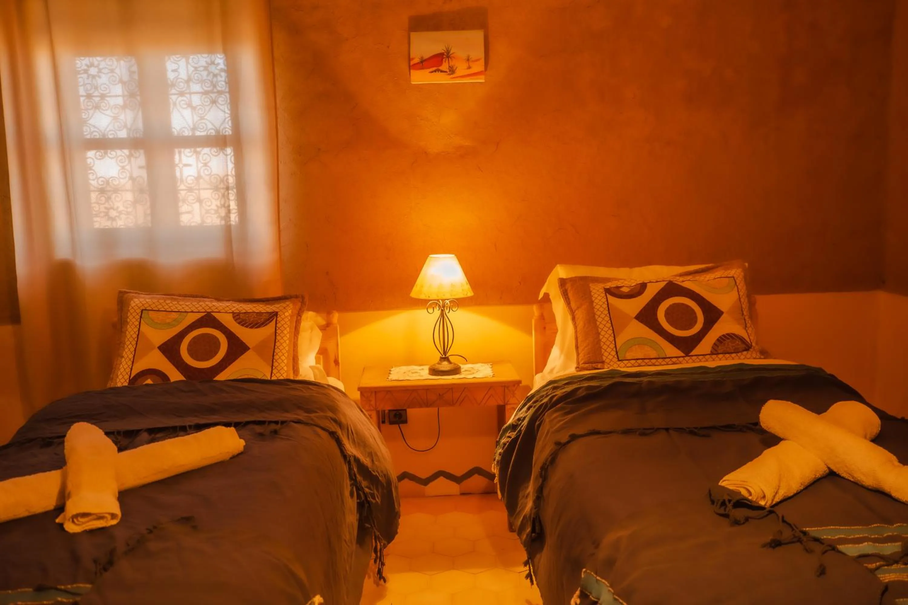 Photo of the whole room, Bed in Takojt