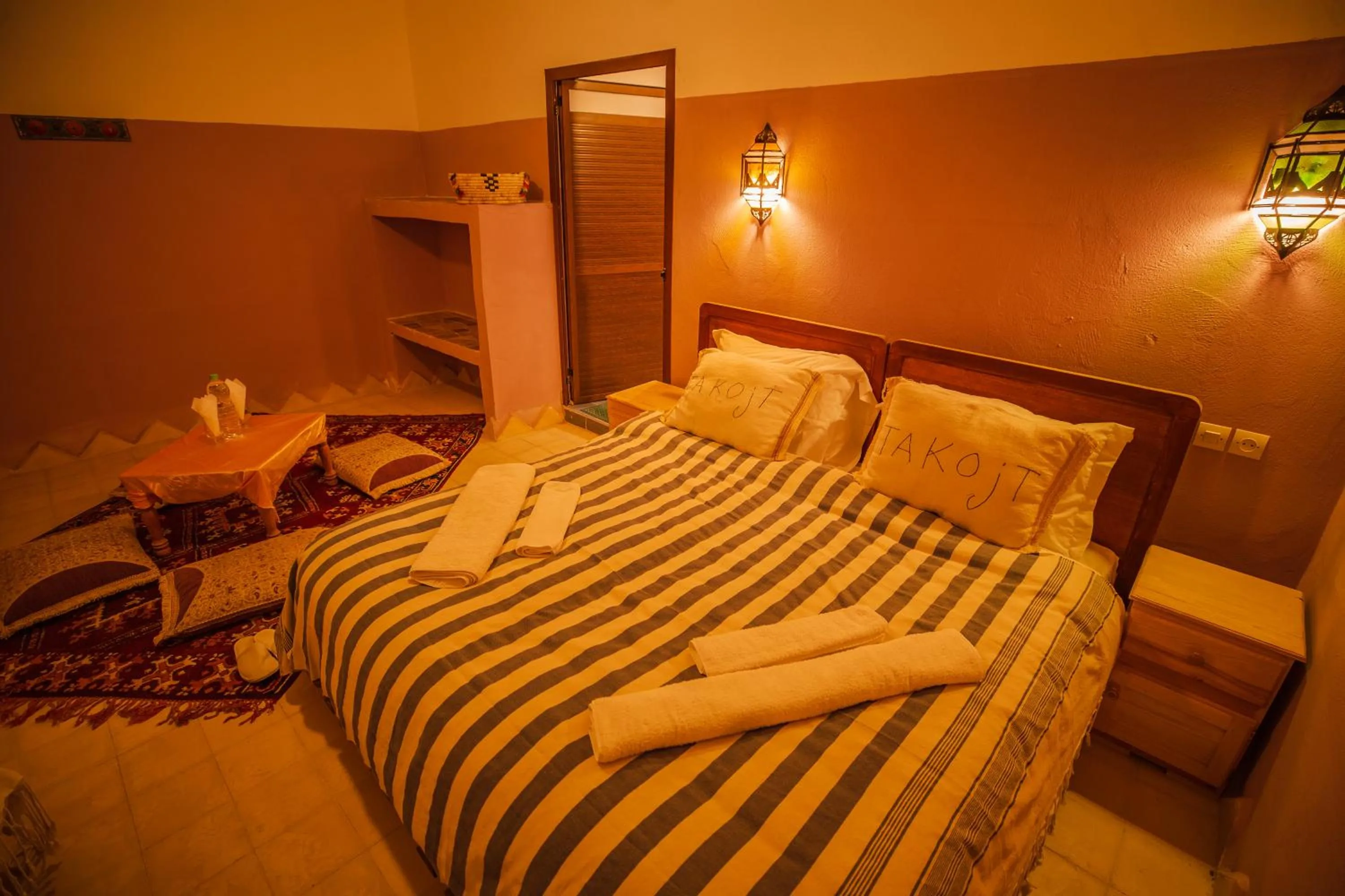 Bed in Takojt