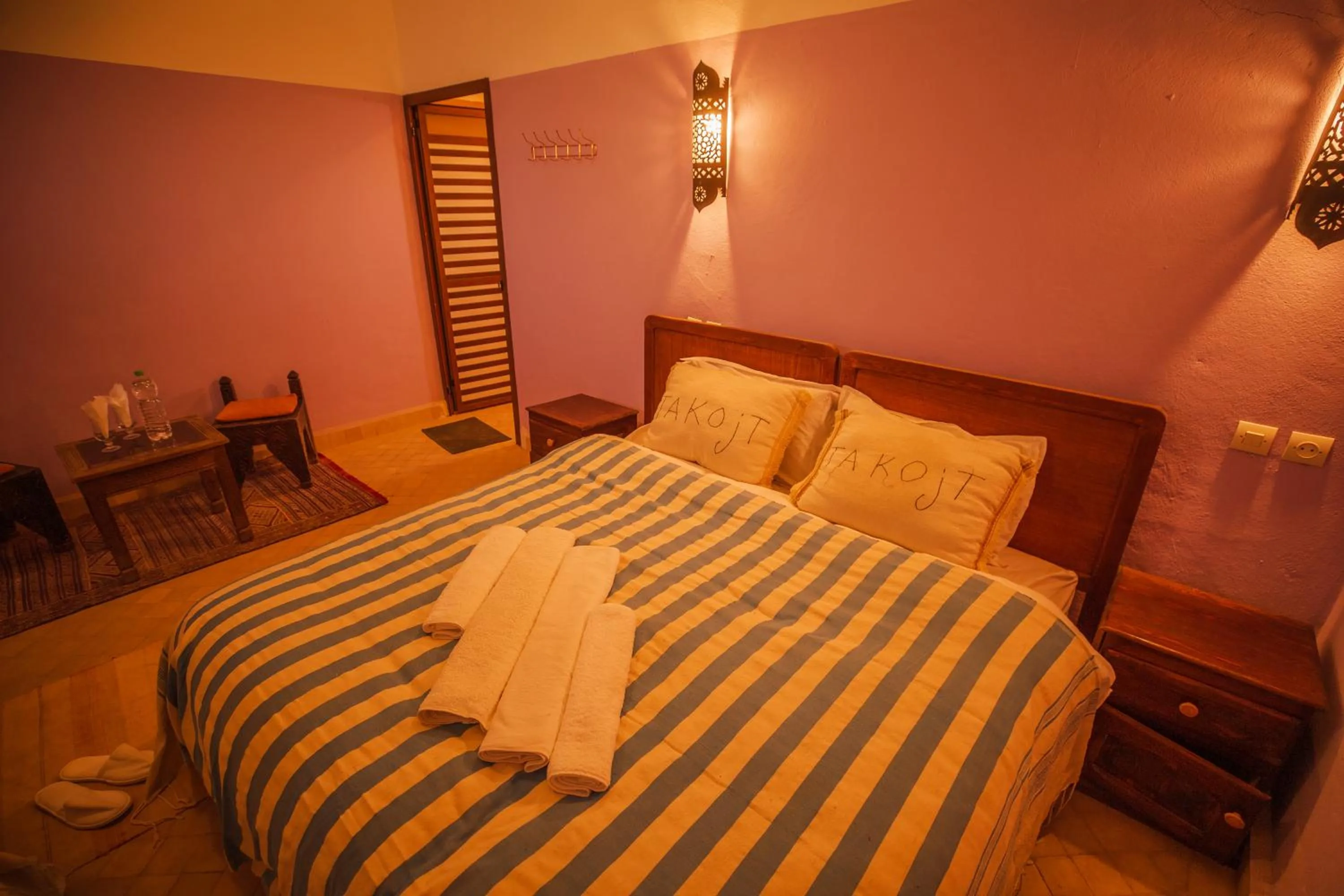 Bed in Takojt