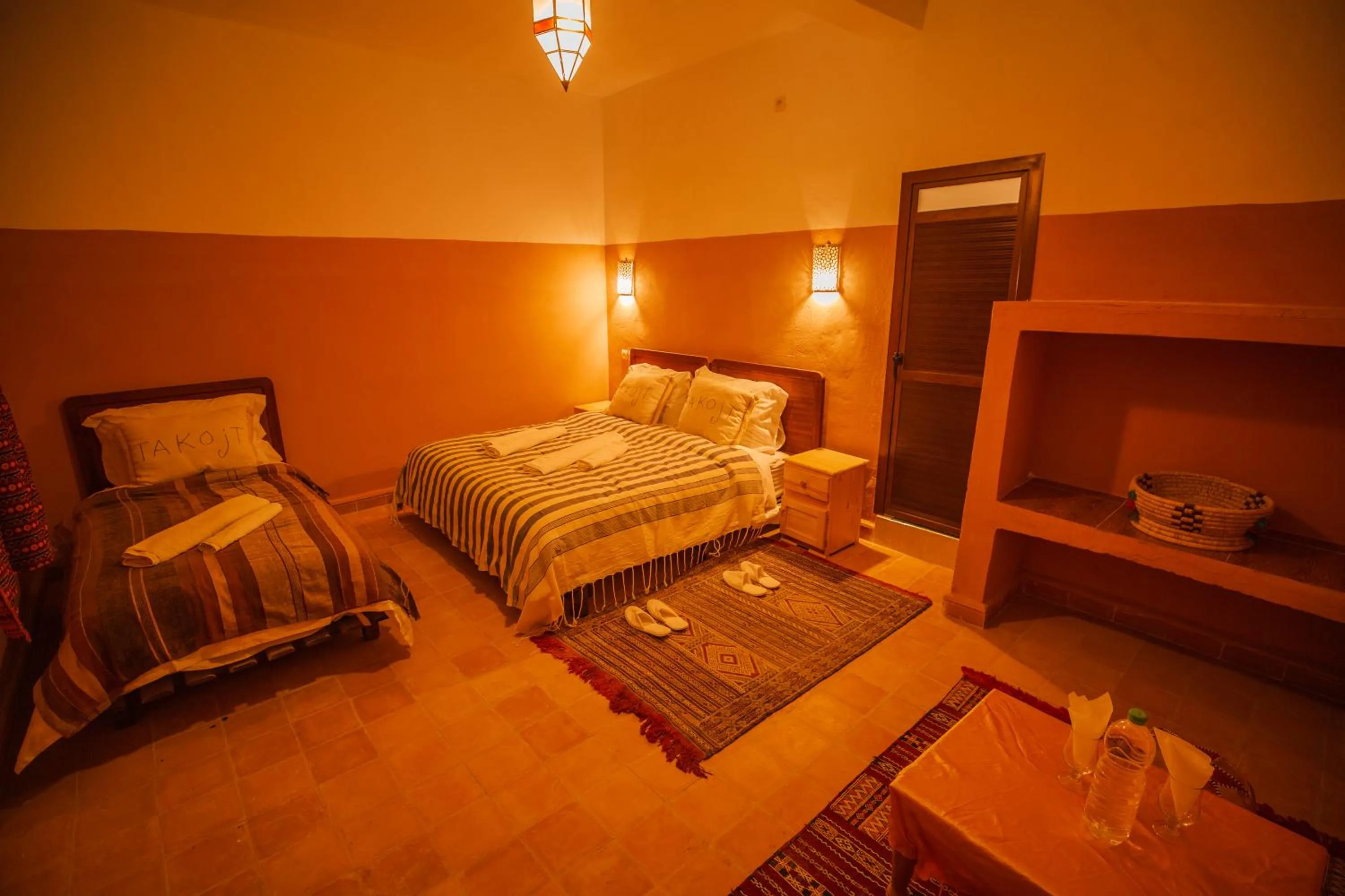 Bed in Takojt