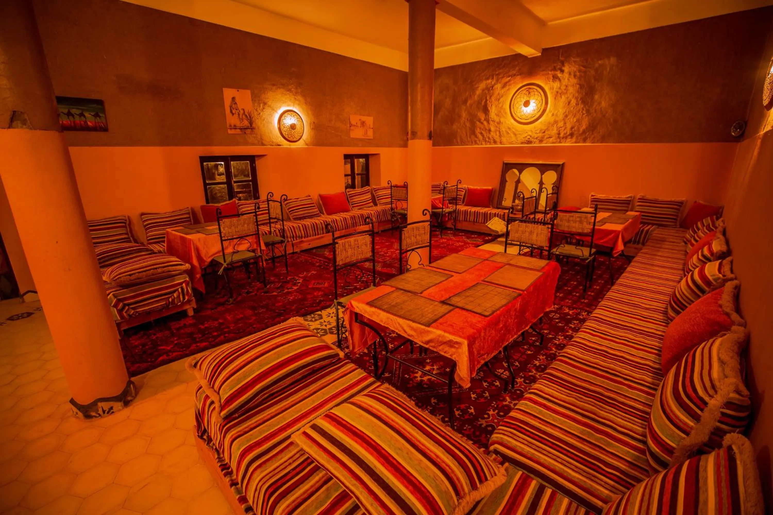 Restaurant/places to eat in Takojt