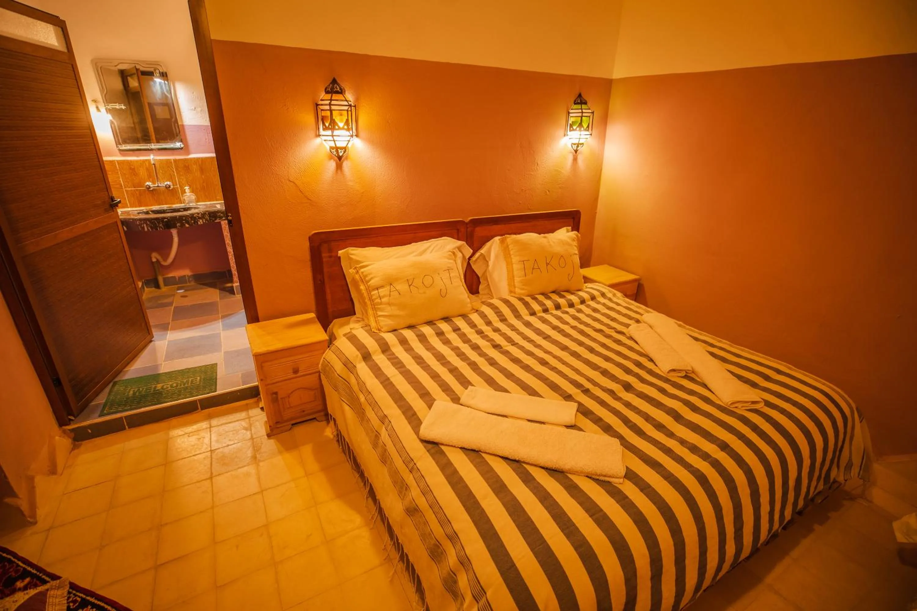 Bed in Takojt