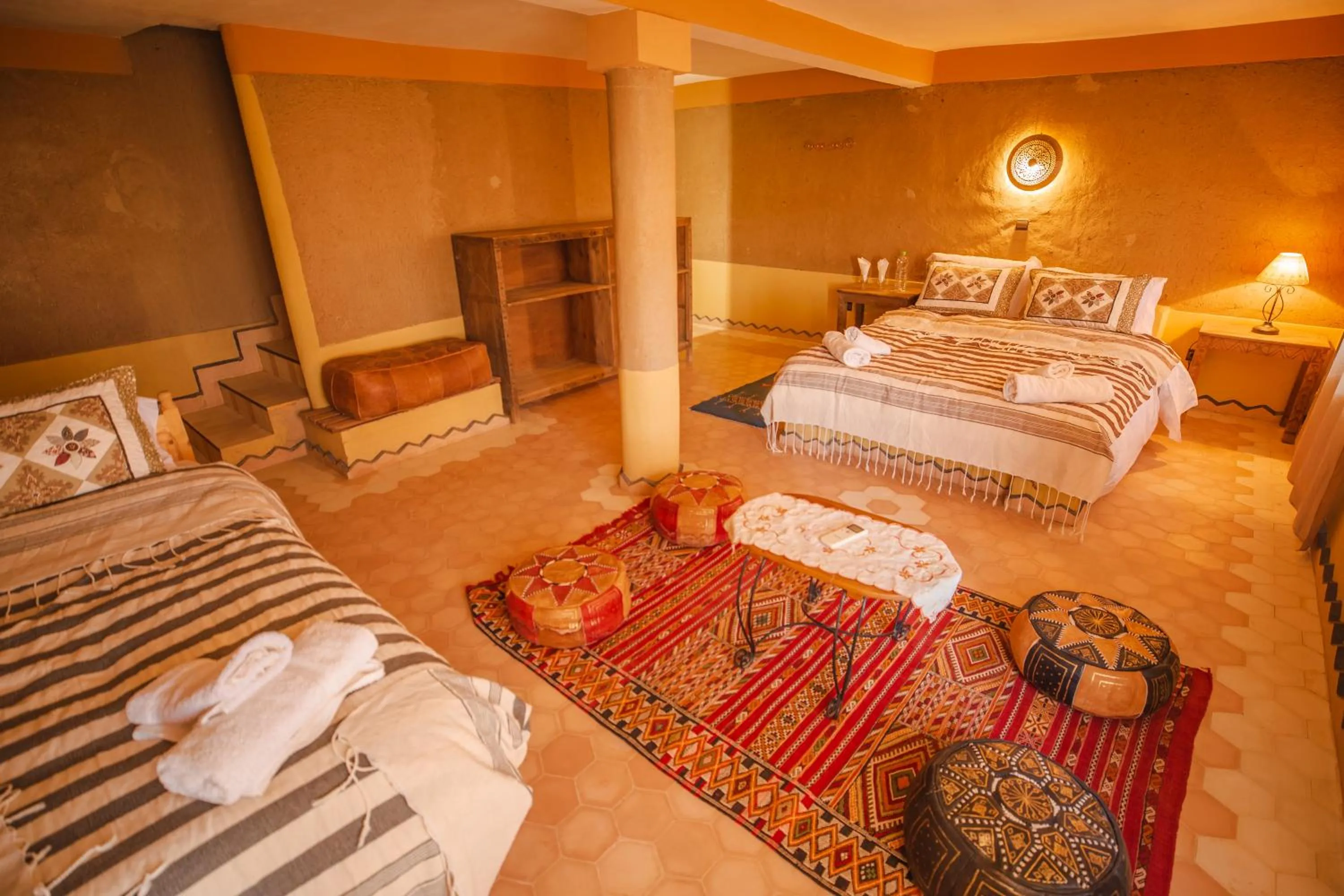 Photo of the whole room, Bed in Takojt