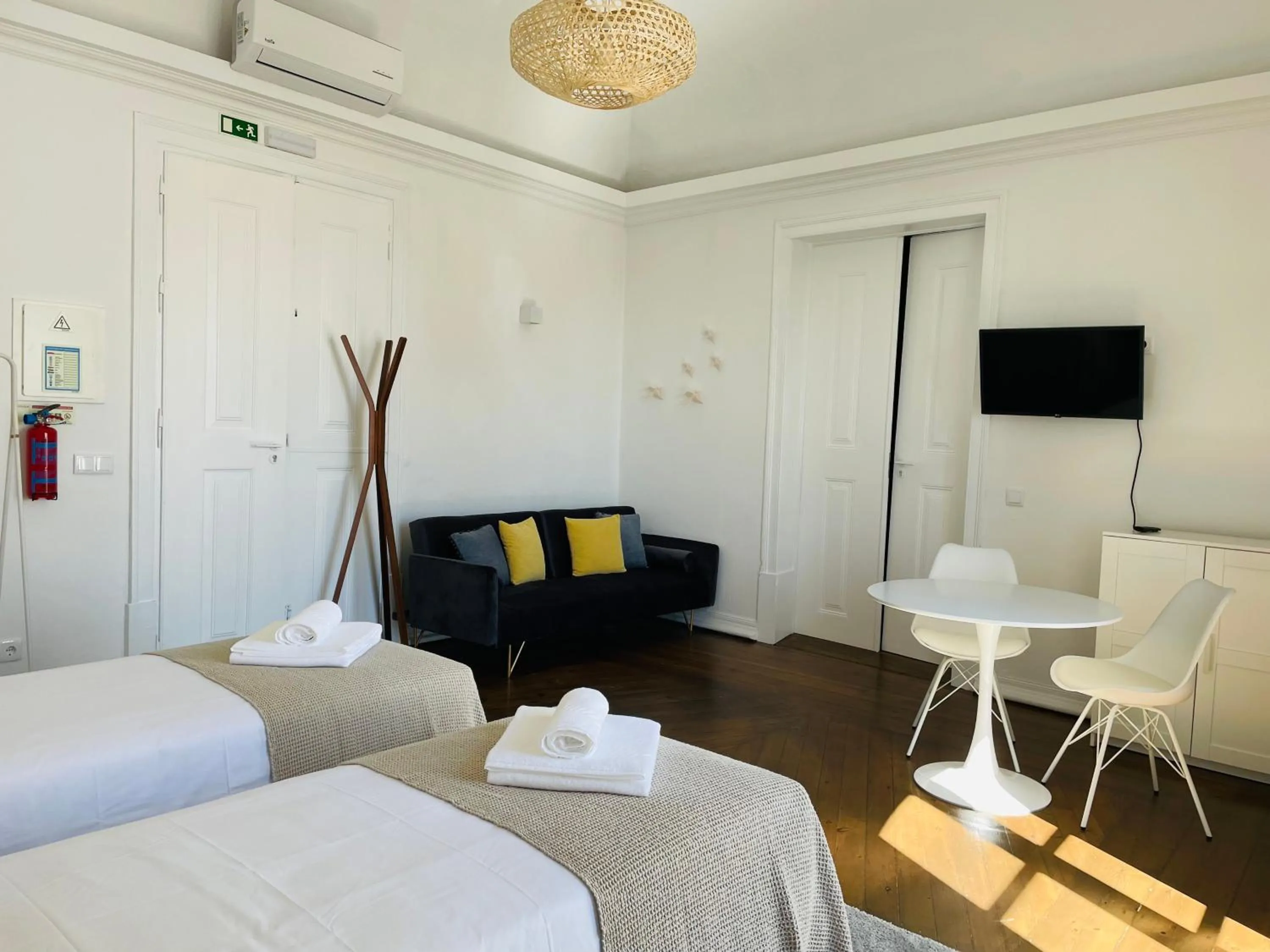 TV and multimedia, Bed in Casa Soure Suites and Apartments