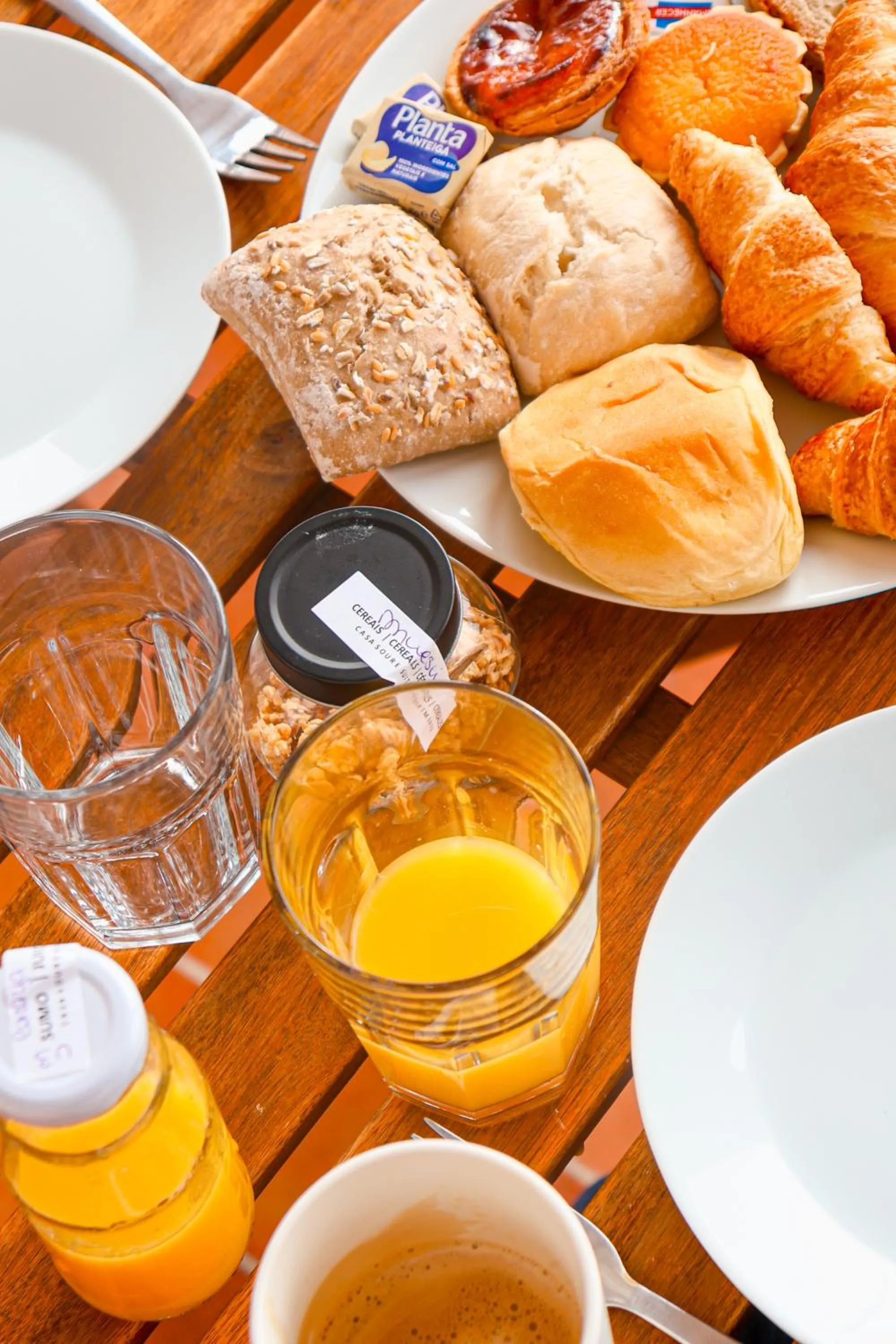 Food and drinks in Casa Soure Suites and Apartments