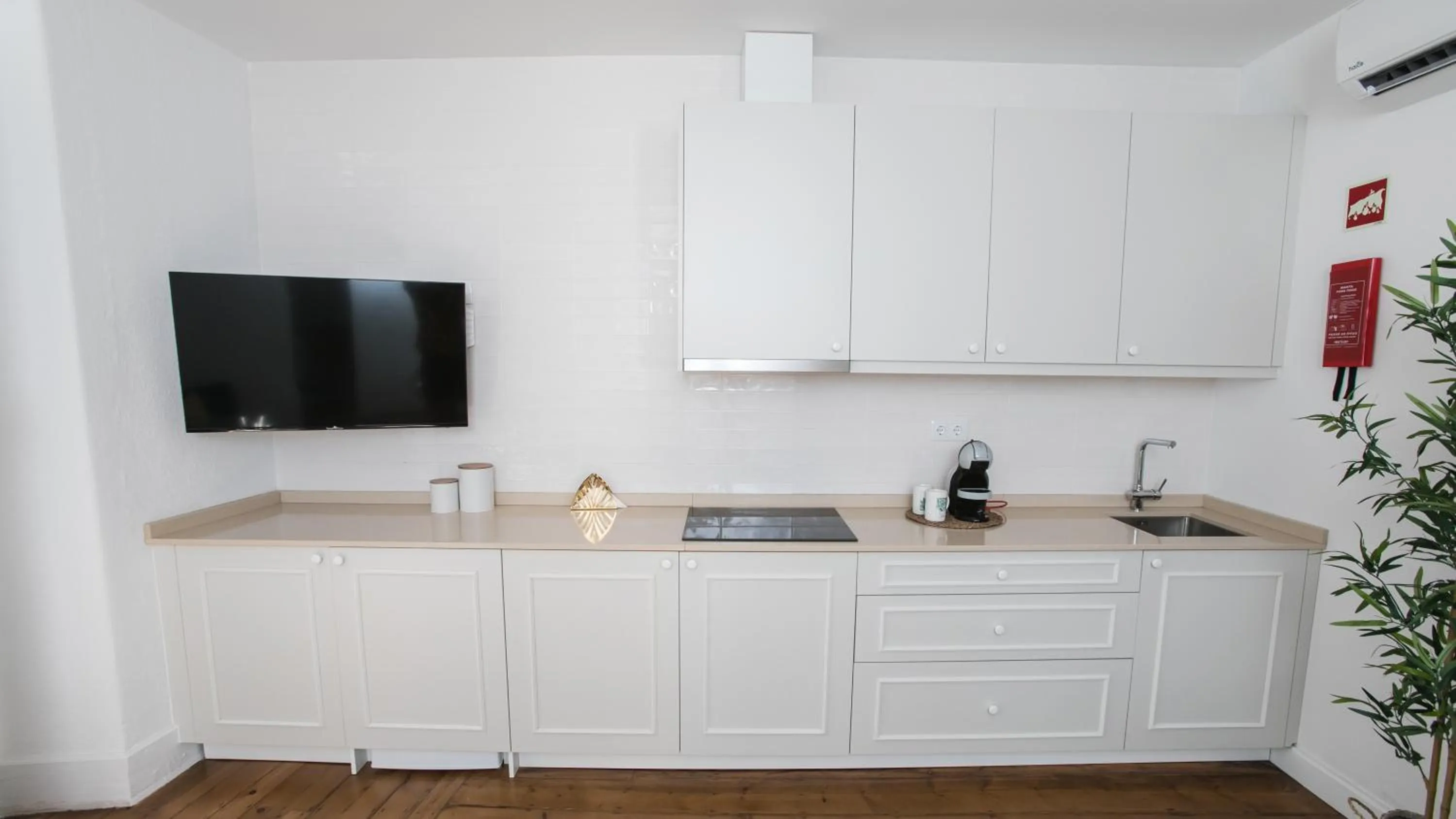 Coffee/tea facilities in Casa Soure Suites and Apartments