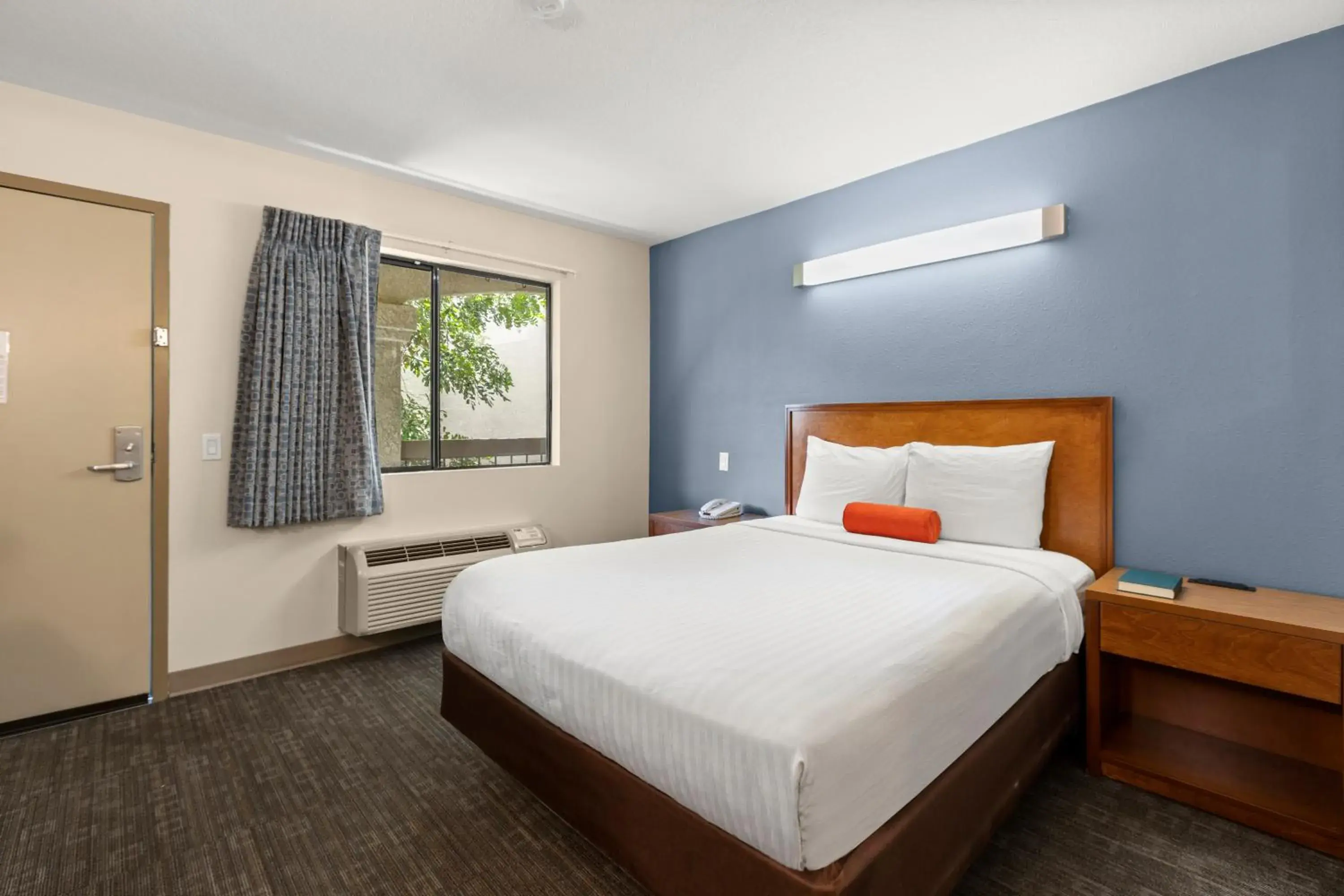 Bed in Good Nite Inn Fremont Bed in Good Nite Inn Fremont