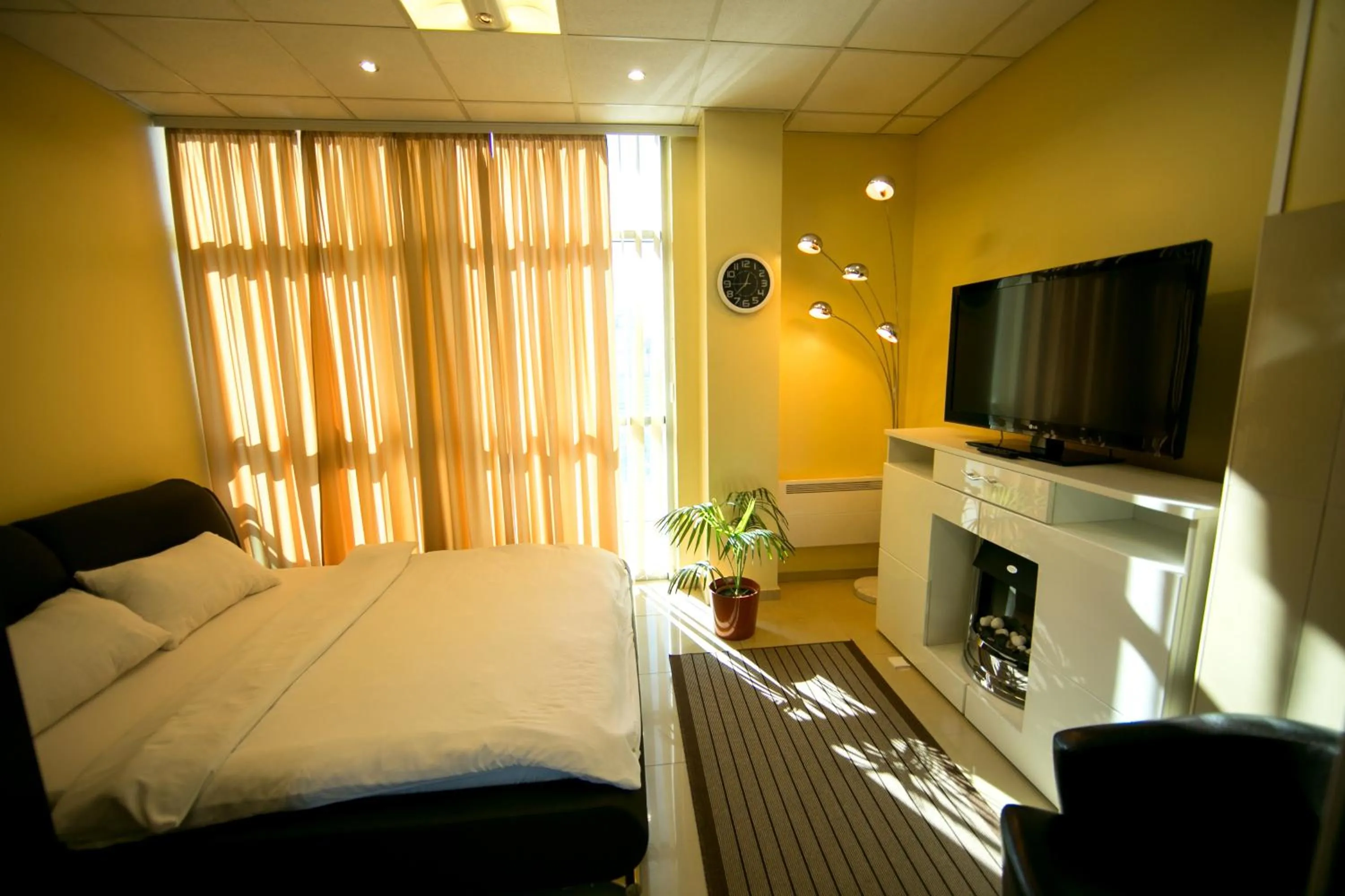 Bedroom, Bed in Hotel Fortuna