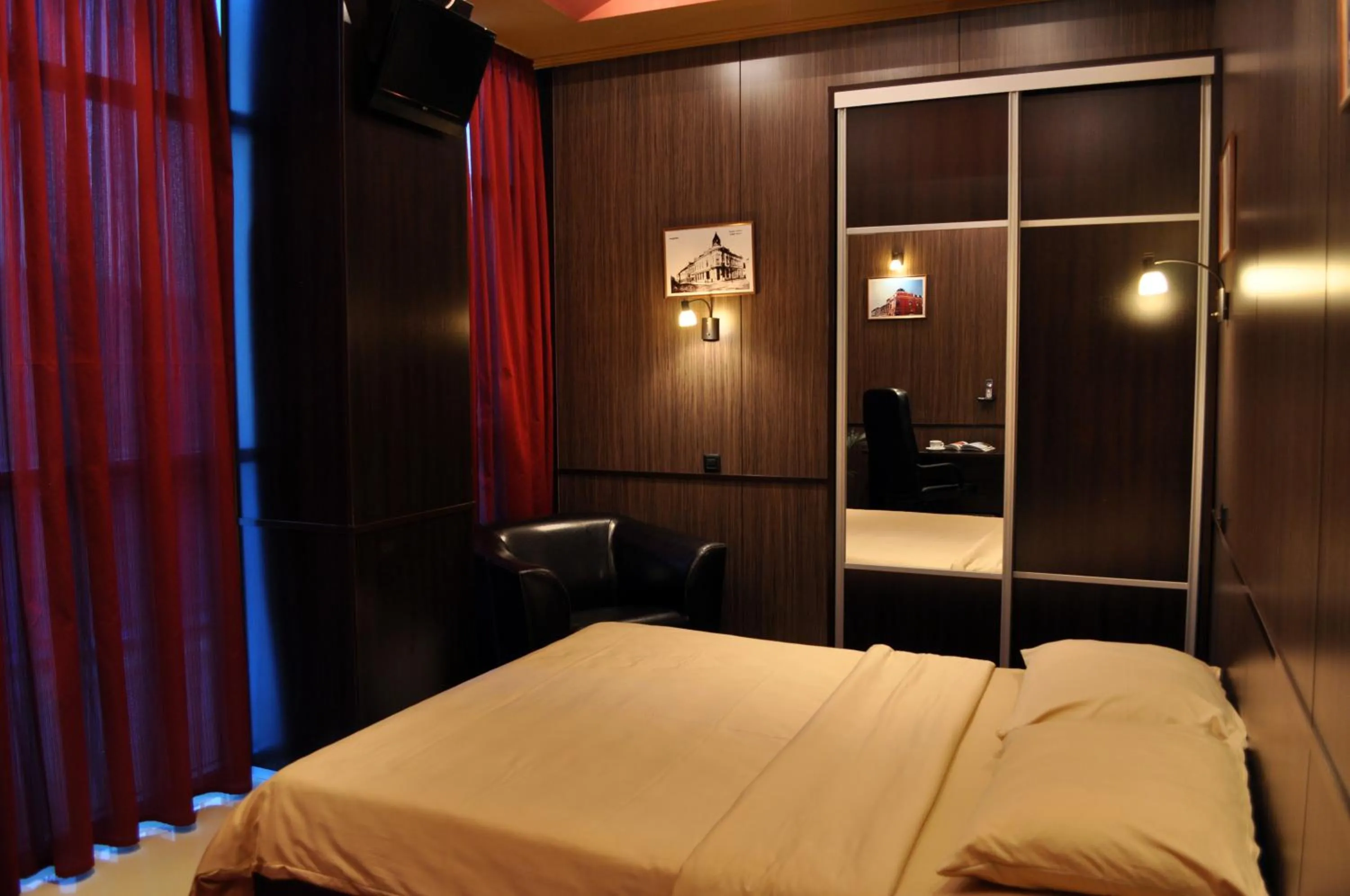 Bedroom, Bed in Hotel Fortuna