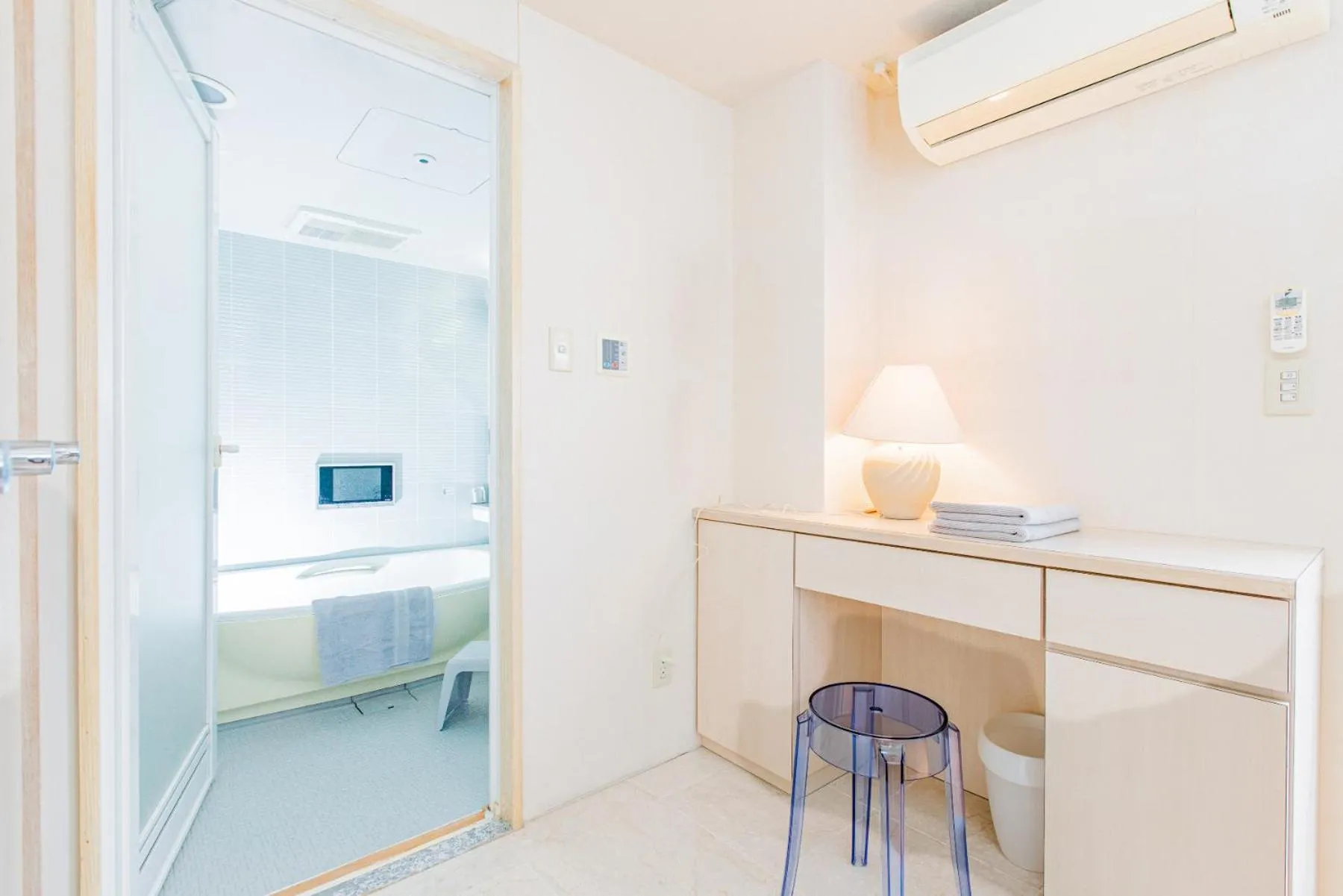 Bathroom, Bed in RESIDENCE HARIMAYA