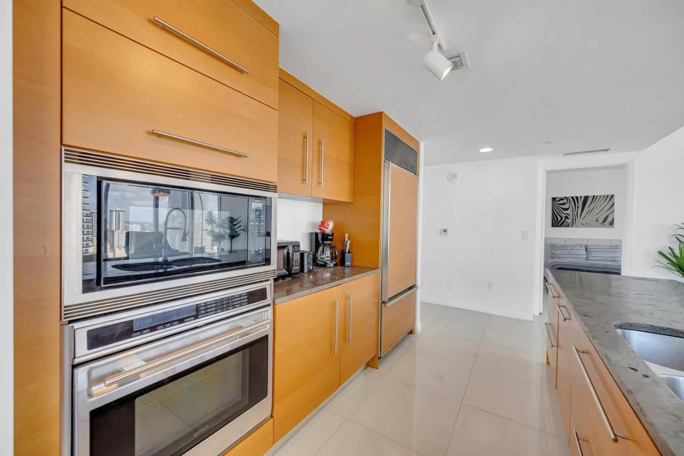 *W ICON BRICKELL- LUXURY 2BR HIGHRISE CORNER CONDO**