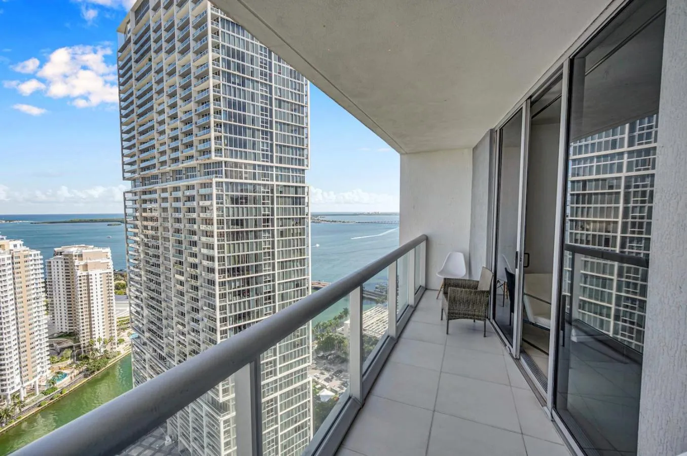 *W ICON BRICKELL- LUXURY 2BR HIGHRISE CORNER CONDO**