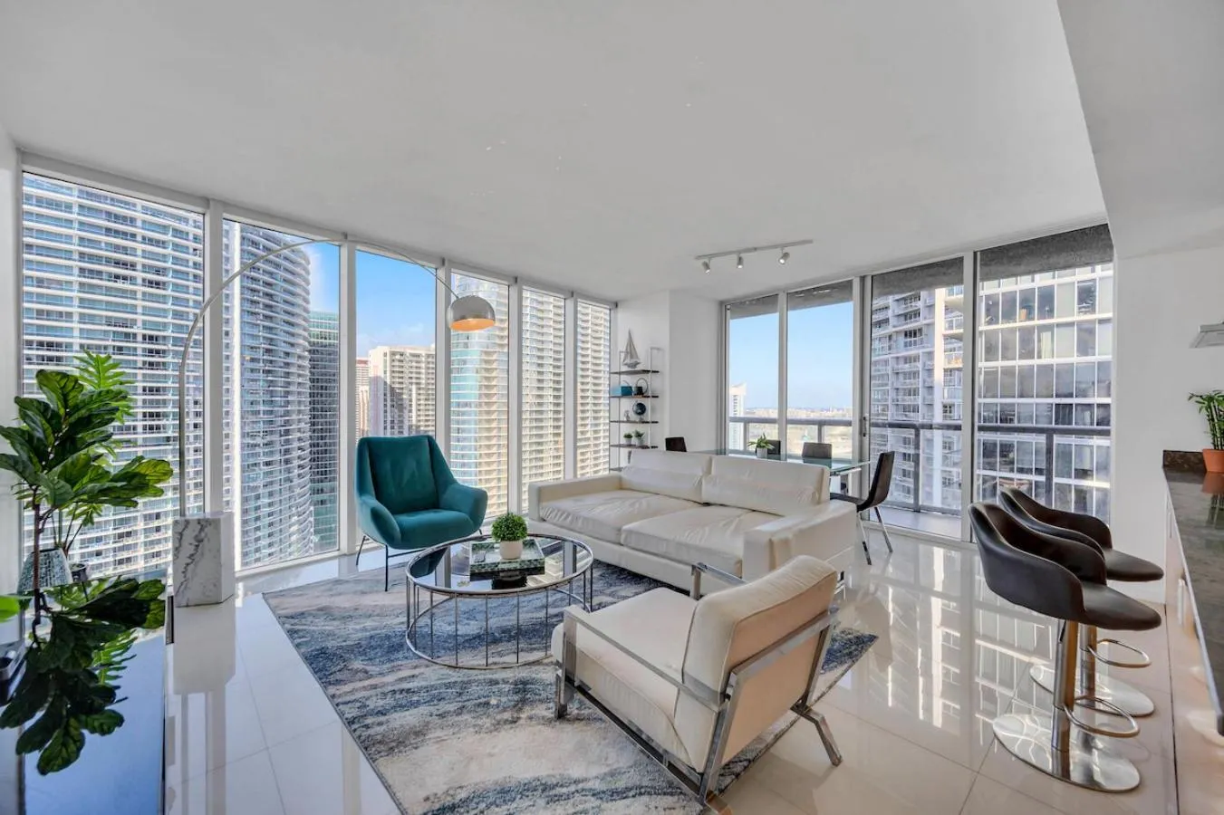 *W ICON BRICKELL- LUXURY 2BR HIGHRISE CORNER CONDO**