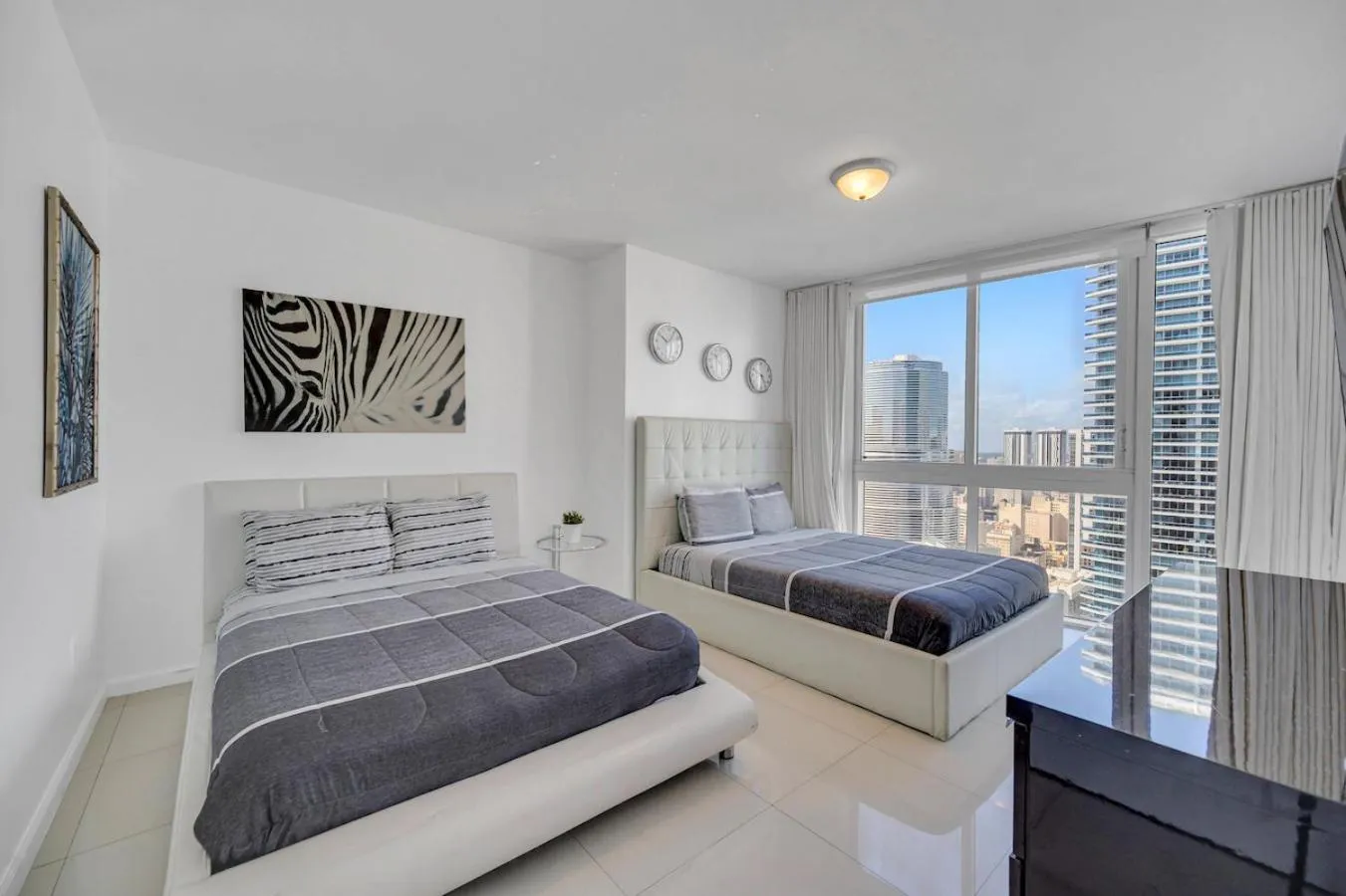 *W ICON BRICKELL- LUXURY 2BR HIGHRISE CORNER CONDO**