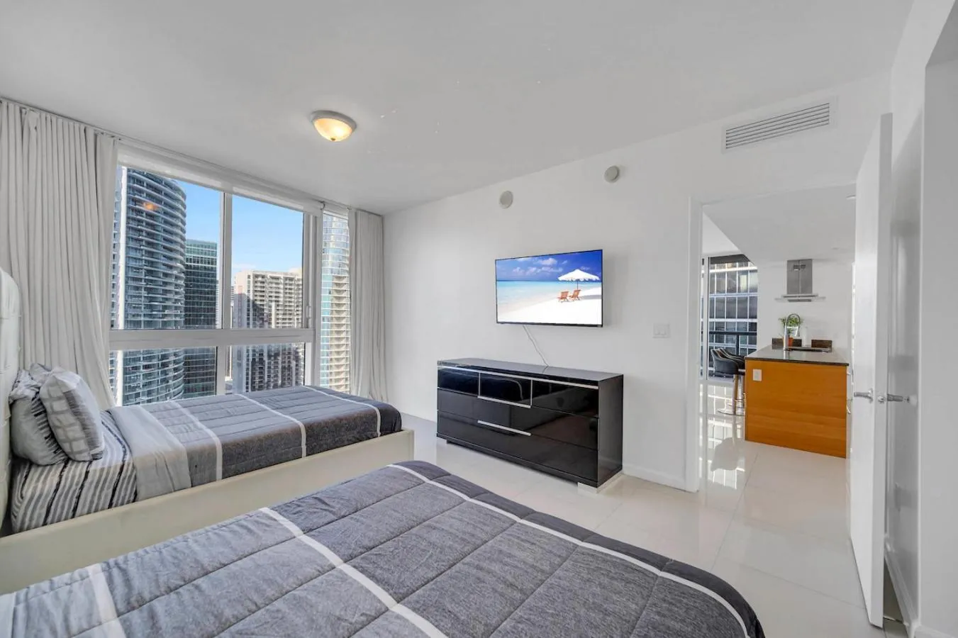 *W ICON BRICKELL- LUXURY 2BR HIGHRISE CORNER CONDO**