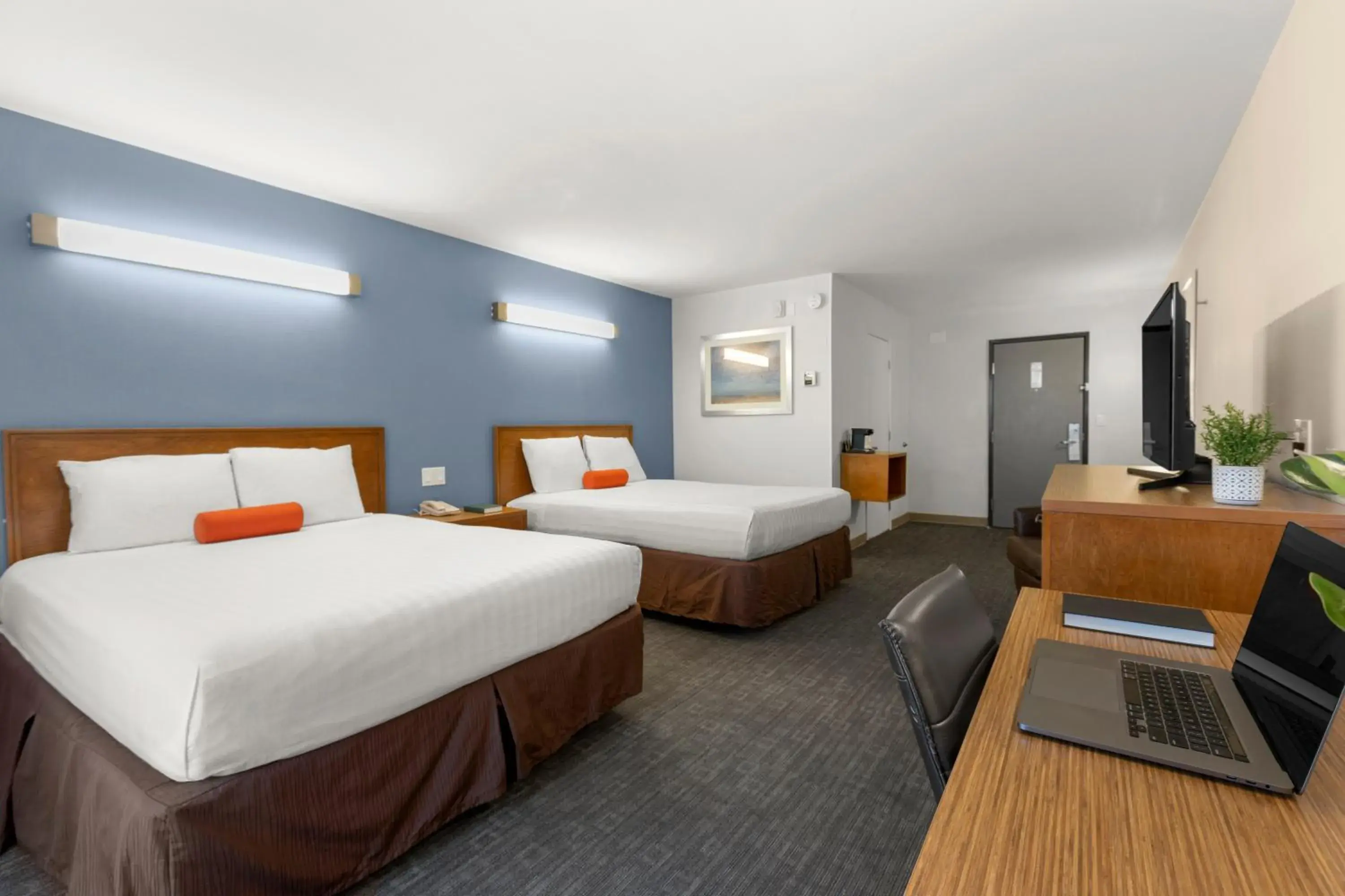 Photo of the whole room, Bed in Good Nite Inn Redwood City - San Francisco Airport Photo of the whole room, Bed in Good Nite Inn Redwood City - San Francisco Airport