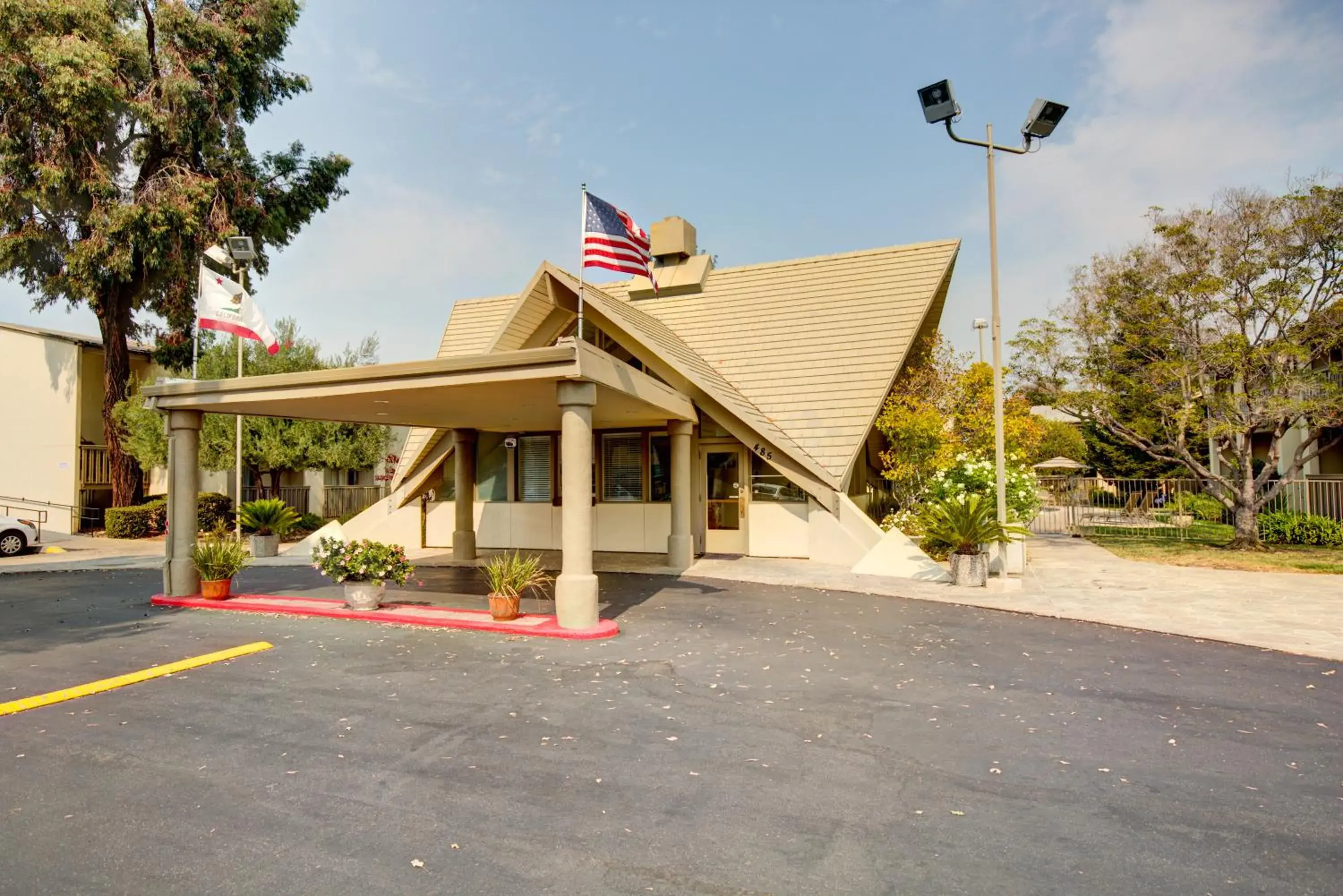 Property building in Good Nite Inn Redwood City - San Francisco Airport Property building in Good Nite Inn Redwood City - San Francisco Airport
