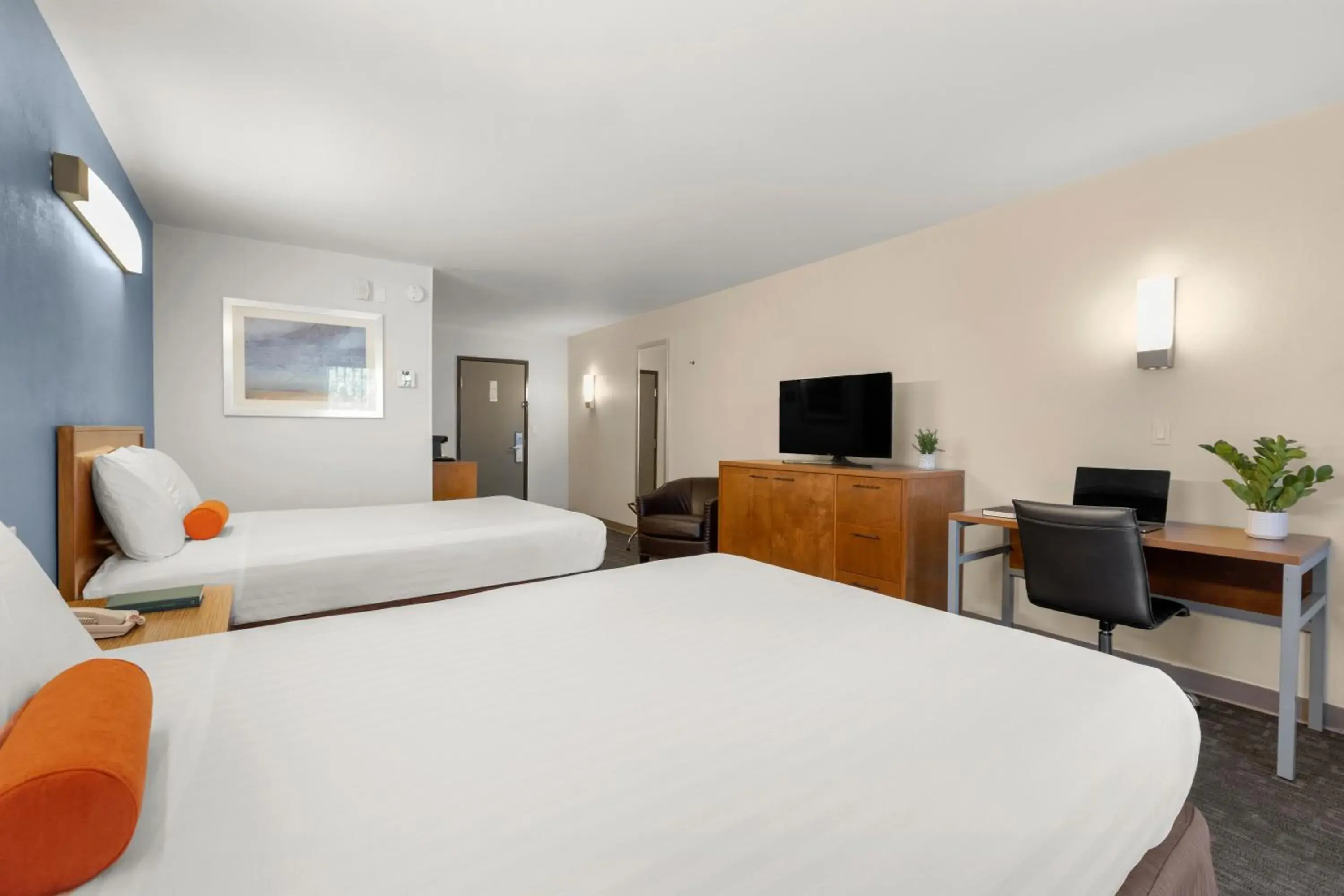 Photo of the whole room, Bed in Good Nite Inn Redwood City - San Francisco Airport Photo of the whole room, Bed in Good Nite Inn Redwood City - San Francisco Airport