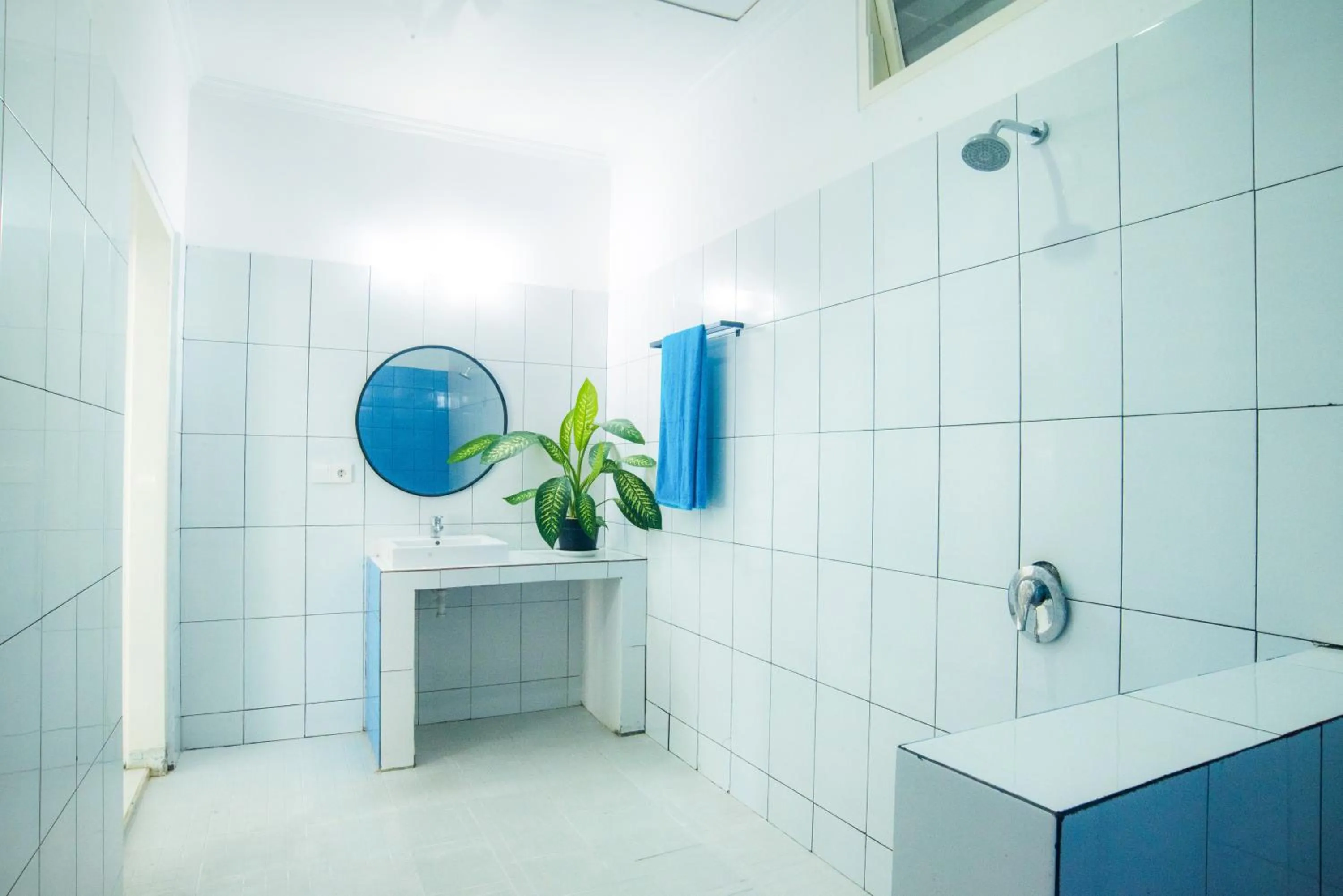 Shower in Mad Monkey Kuta Lombok