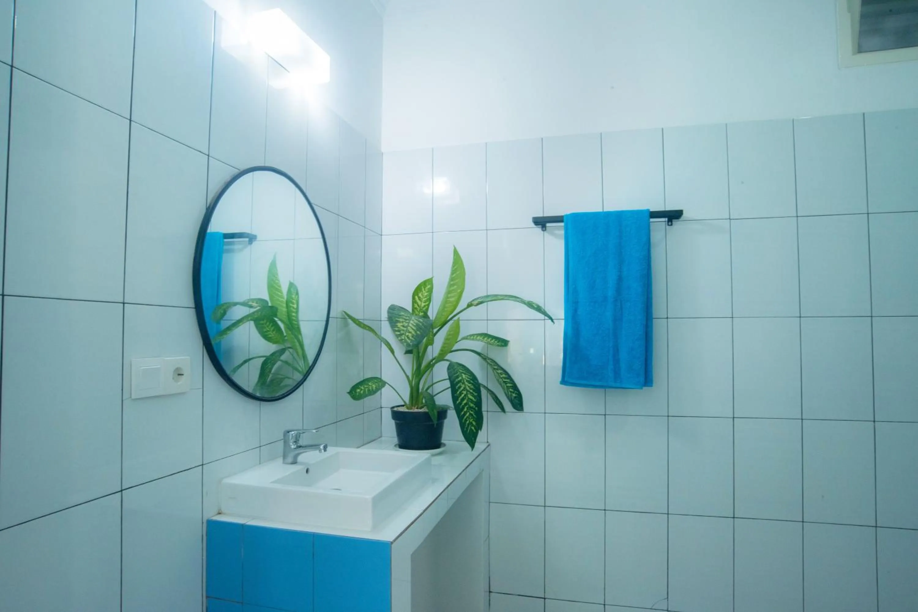 Bathroom in Mad Monkey Kuta Lombok