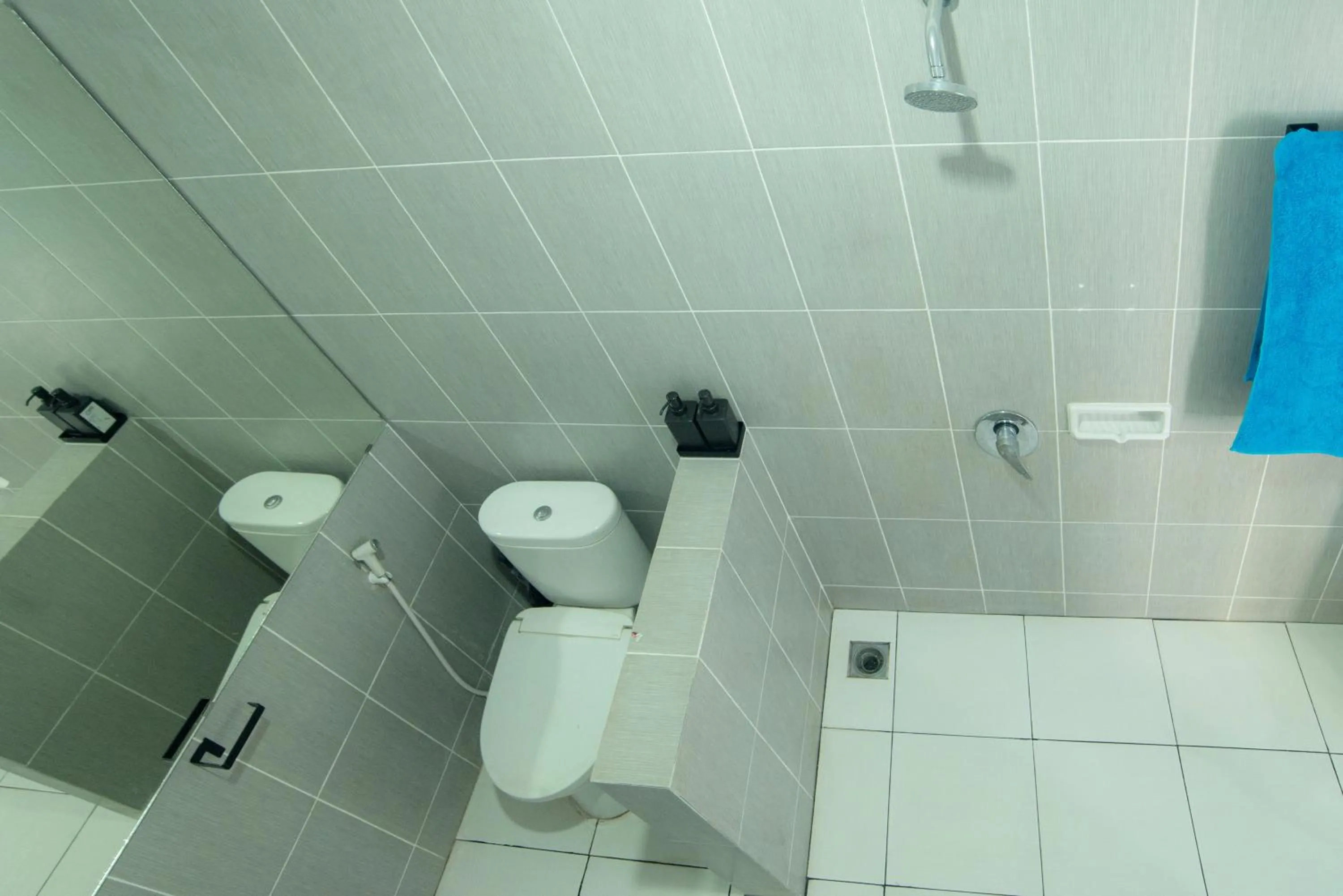 Toilet in Mad Monkey Kuta Lombok