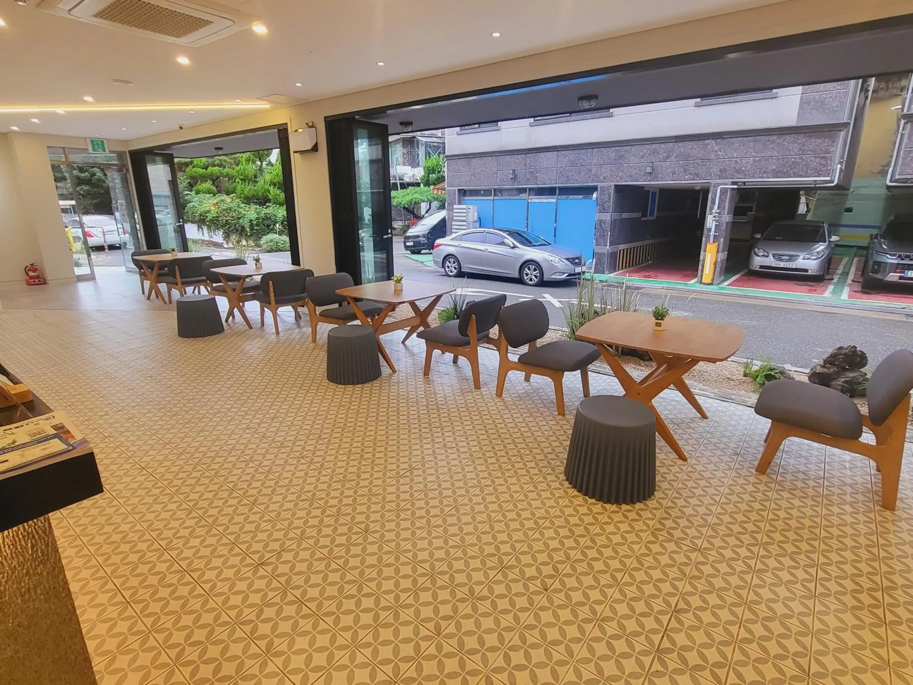 Lobby or reception in Hotel razaB Lobby or reception in Hotel razaB