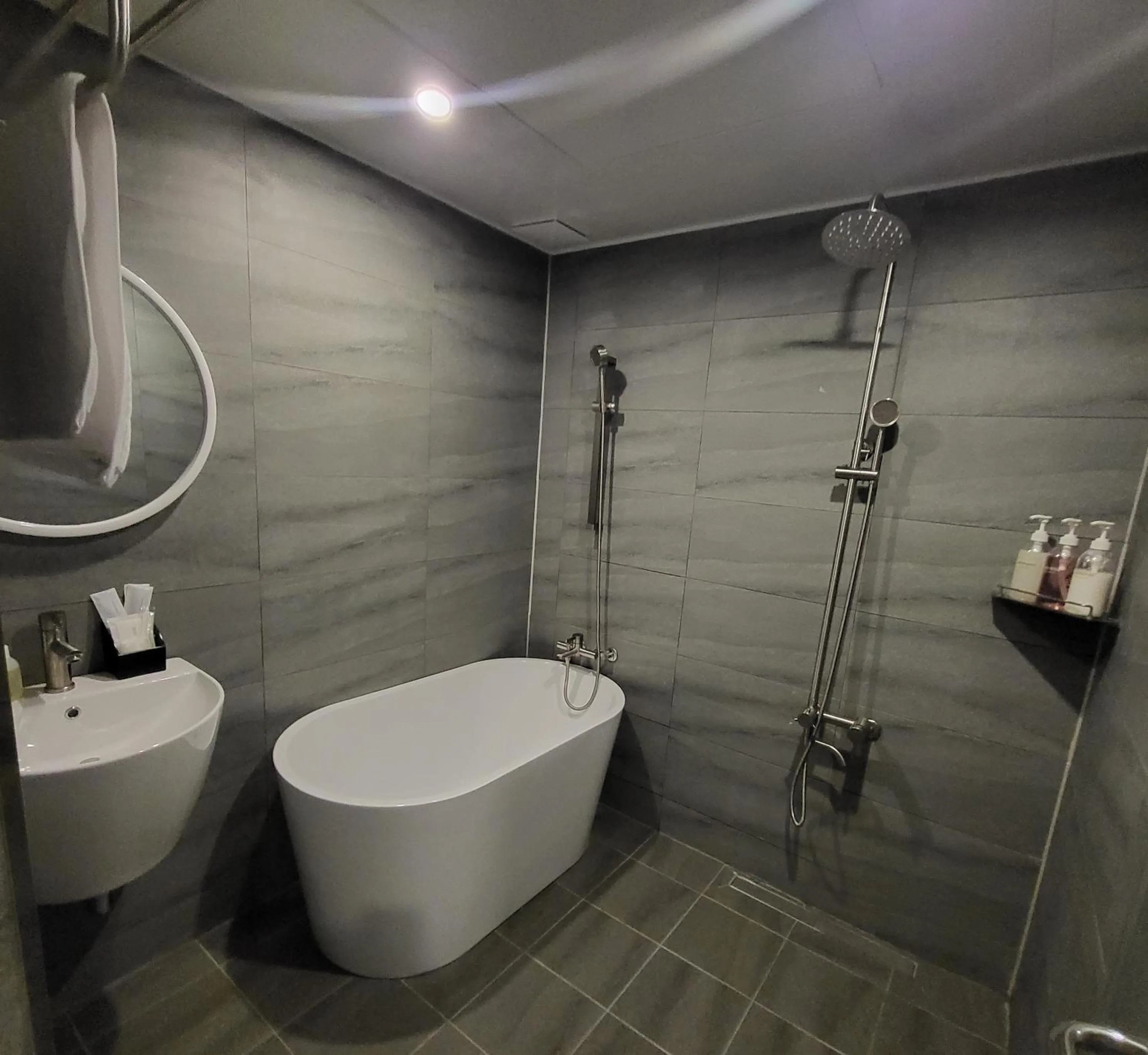 Shower in Hotel razaB