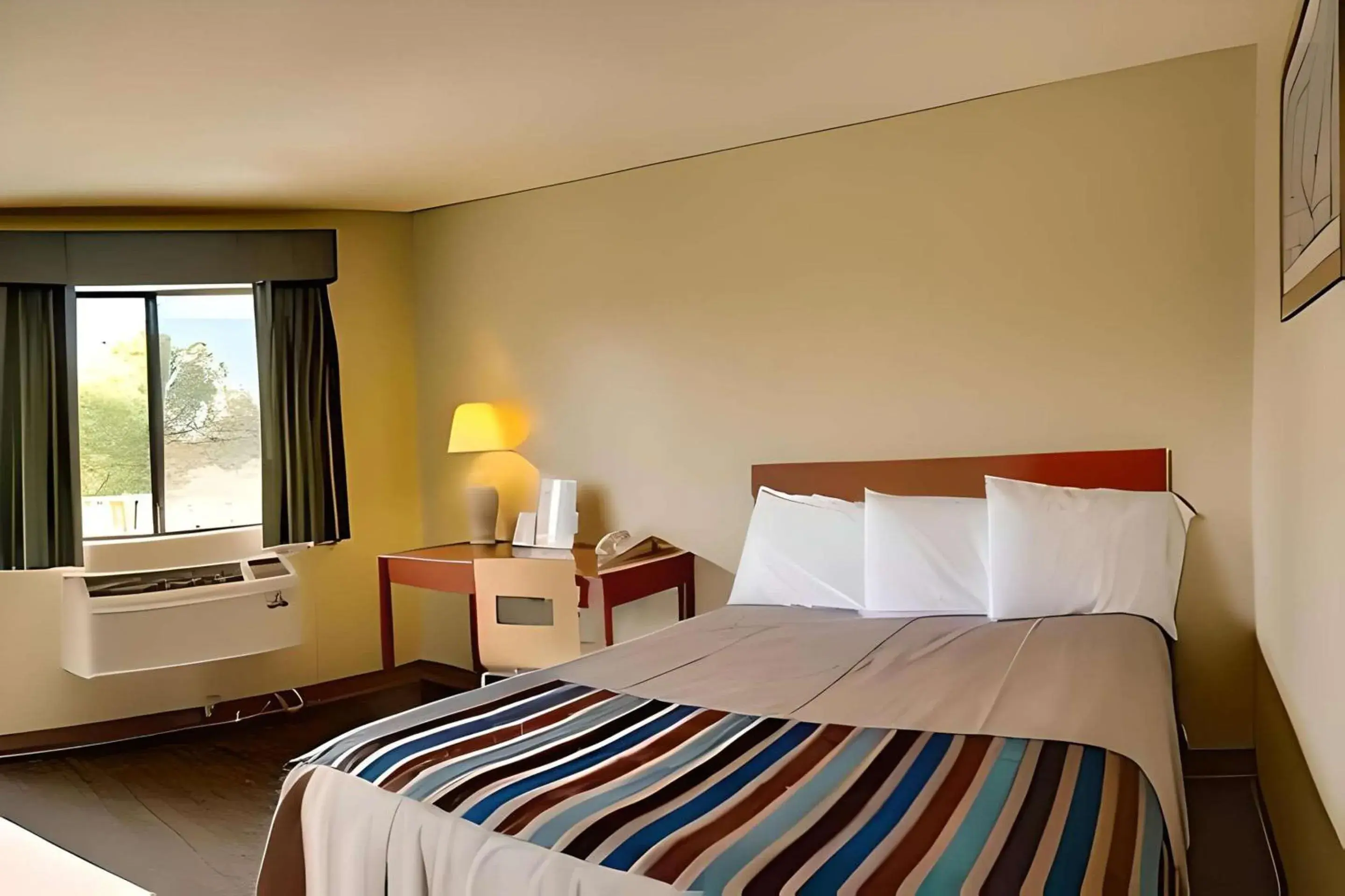 Bedroom in Inn at Rohnert Park Bedroom in Inn at Rohnert Park