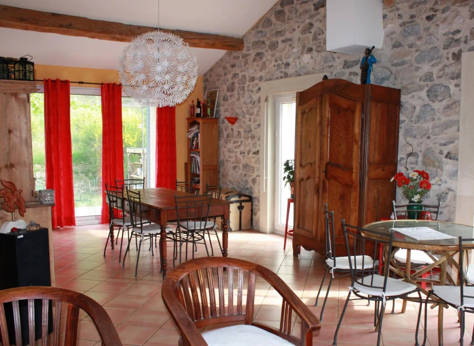 Restaurant/places to eat in Domaine de "Creva-Tinas"