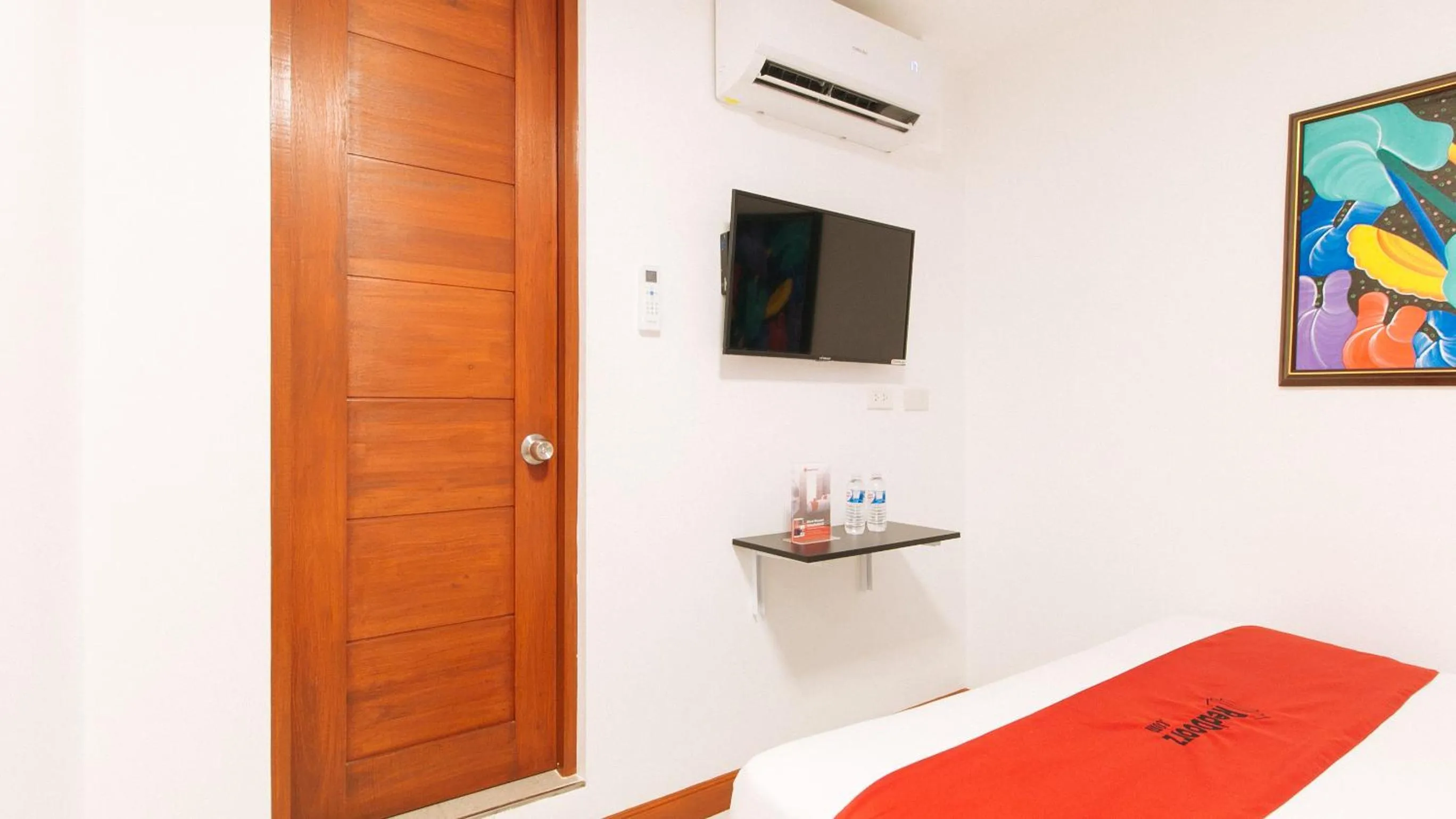 TV and multimedia in RedDoorz Plus @ Green Star Park Cagayan