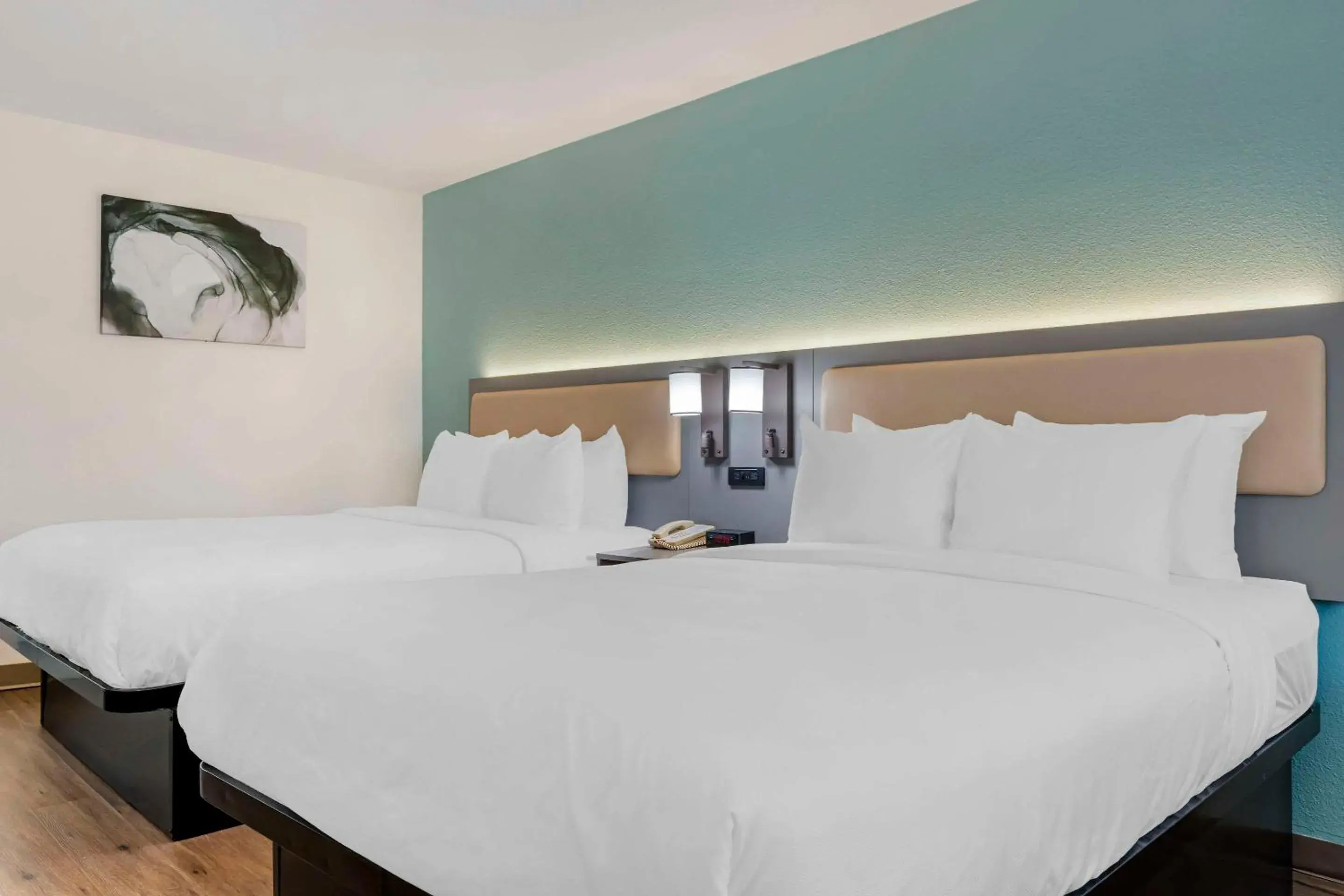 Two Queen Beds - Free Parking Breakfast Included in Comfort Inn Sea World Area Two Queen Beds - Free Parking Breakfast Included in Comfort Inn Sea World Area