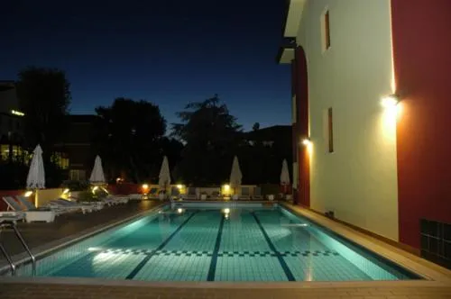 Swimming pool in ELISABETTA hotel