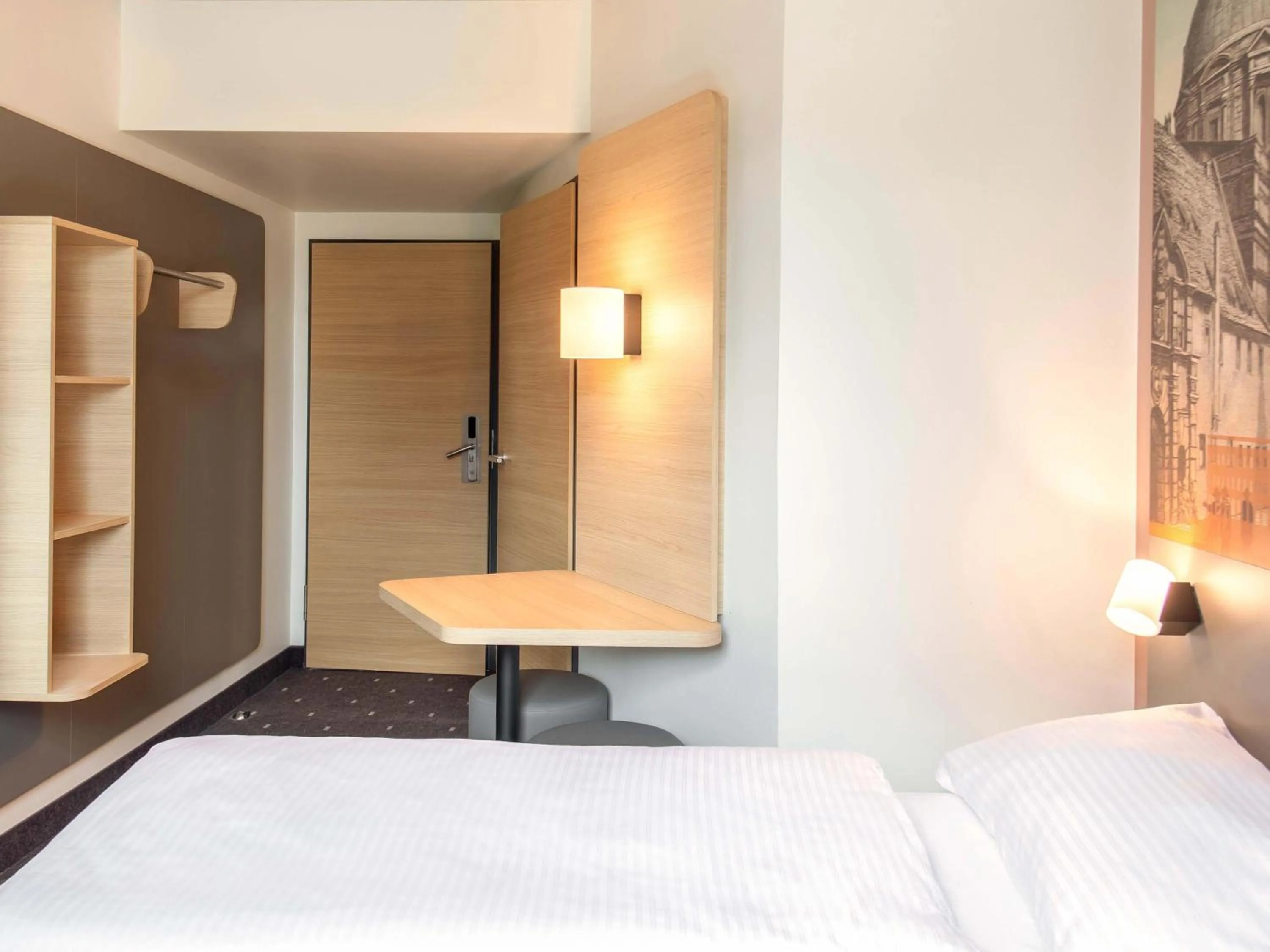 Photo of the whole room, Bed in B&B Hotel Nürnberg-Hbf