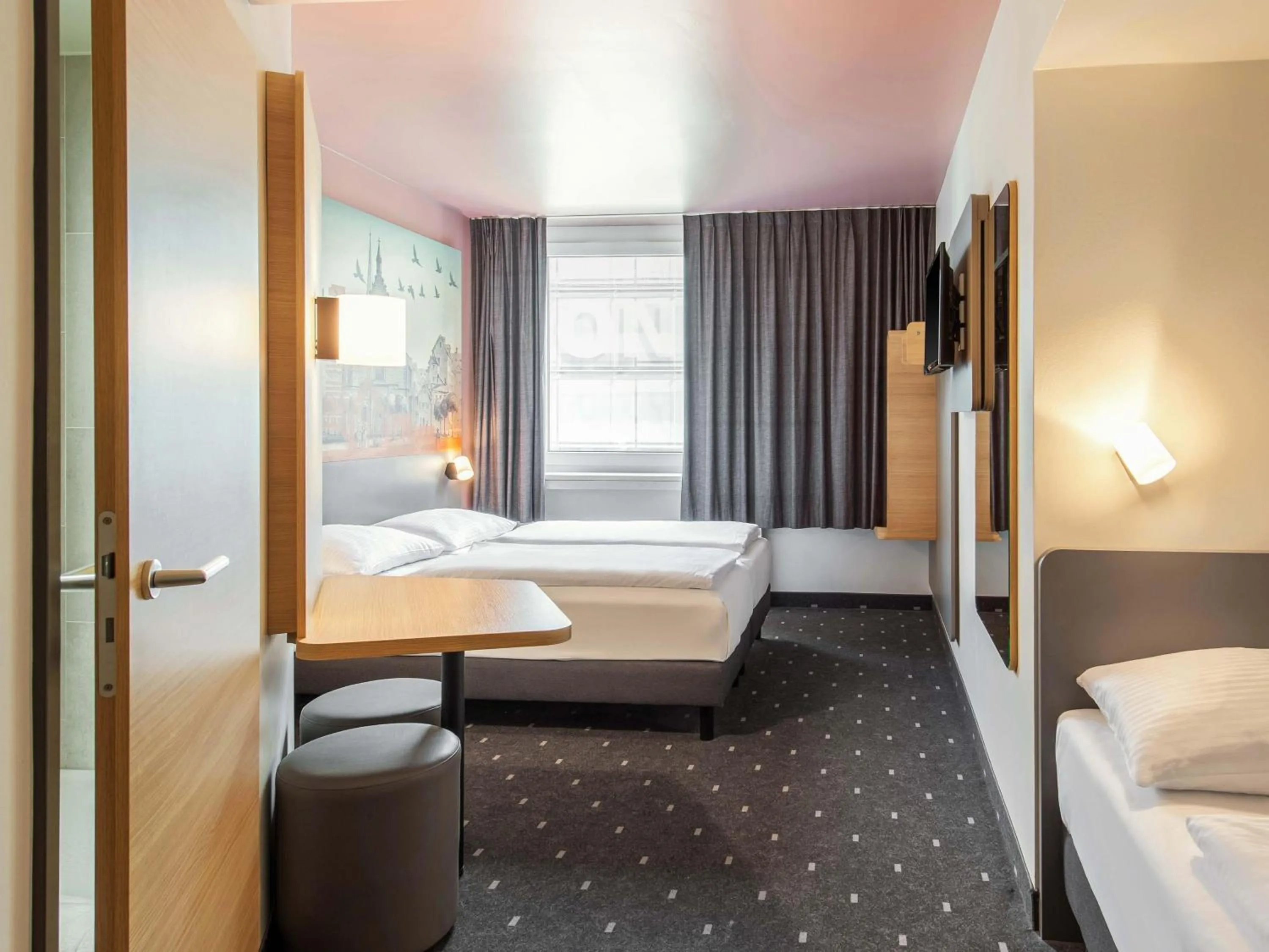 Photo of the whole room, Bed in B&B Hotel Nürnberg-Hbf