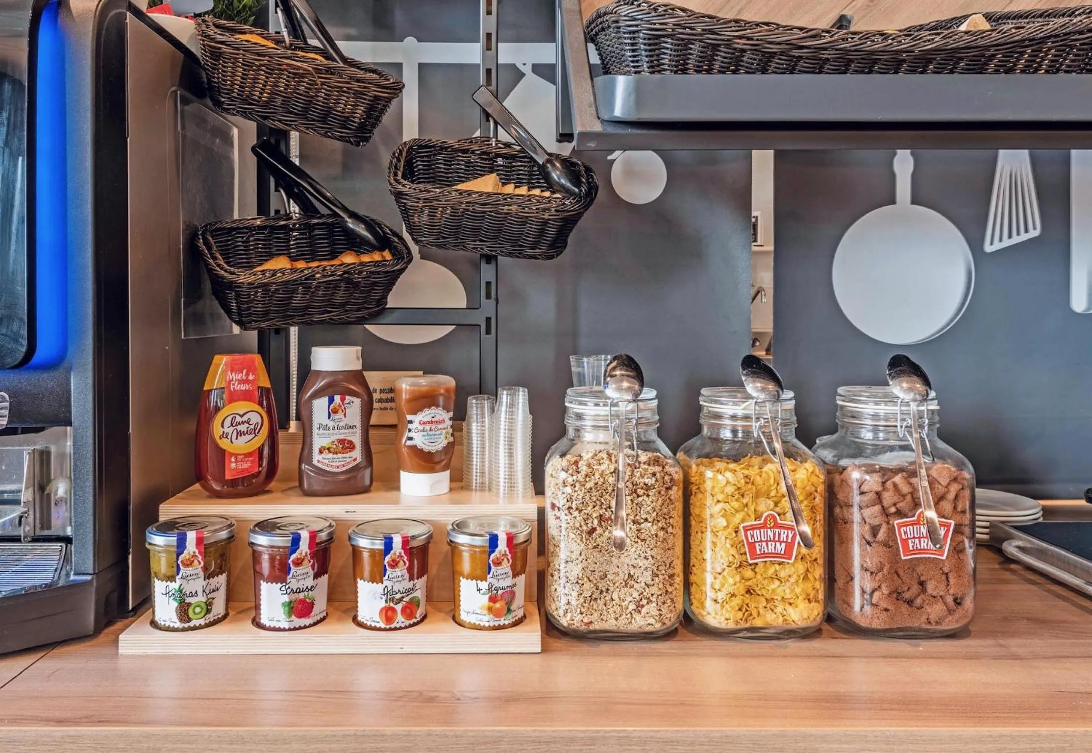 Breakfast in B&B HOTEL Brest Centre Port de Commerce