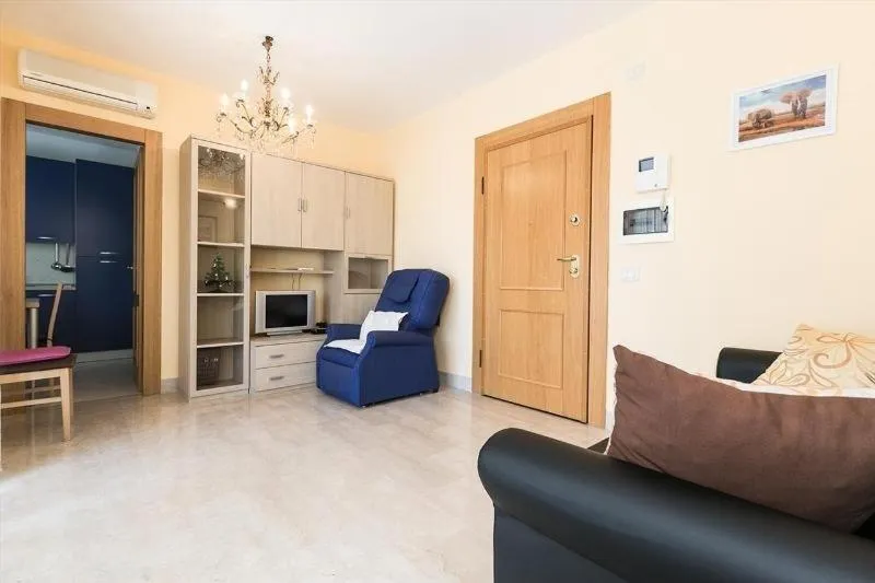 Living room in Altamira 2000 by GABRIELLA