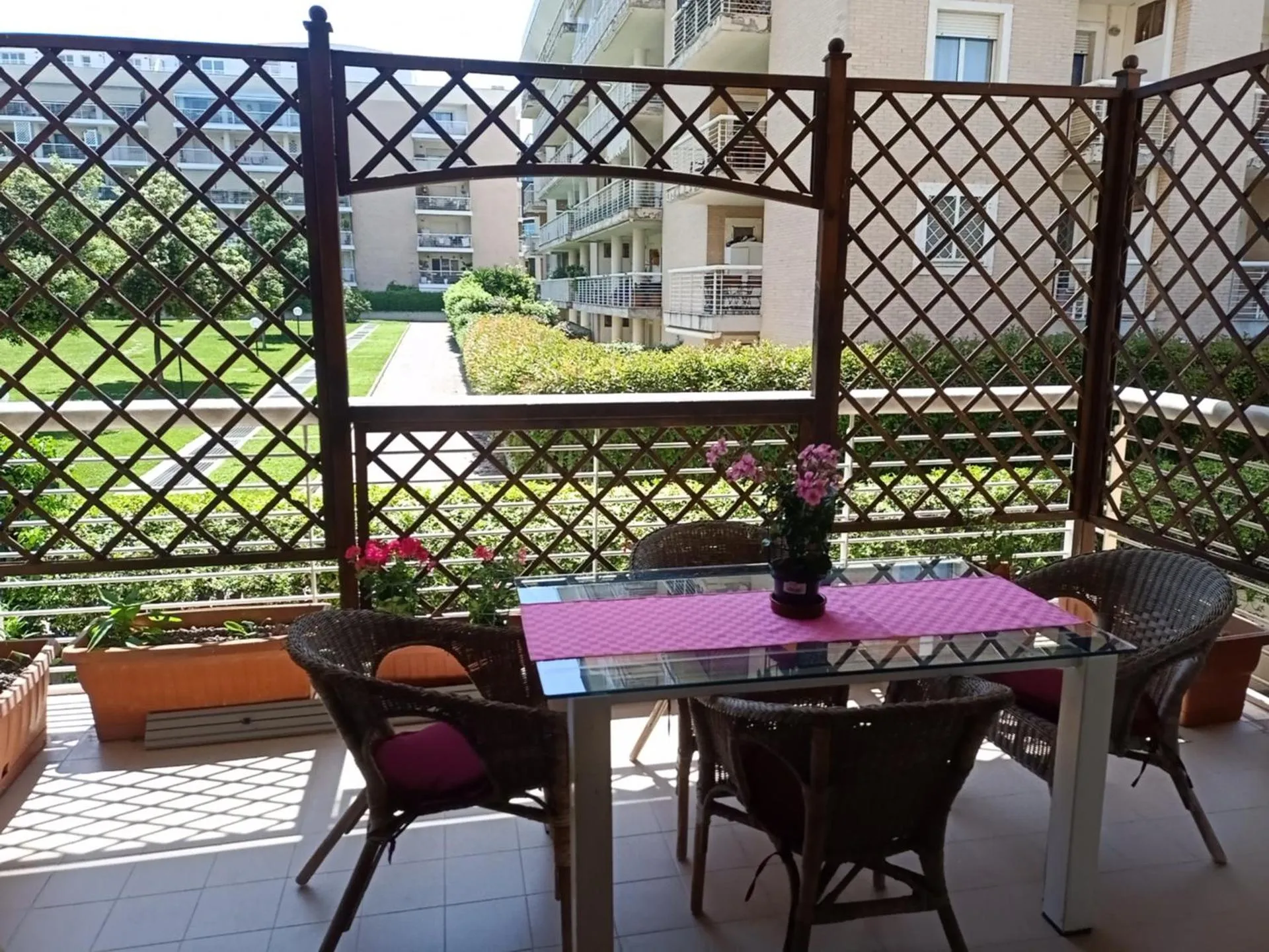 Balcony/Terrace in Altamira 2000 by GABRIELLA